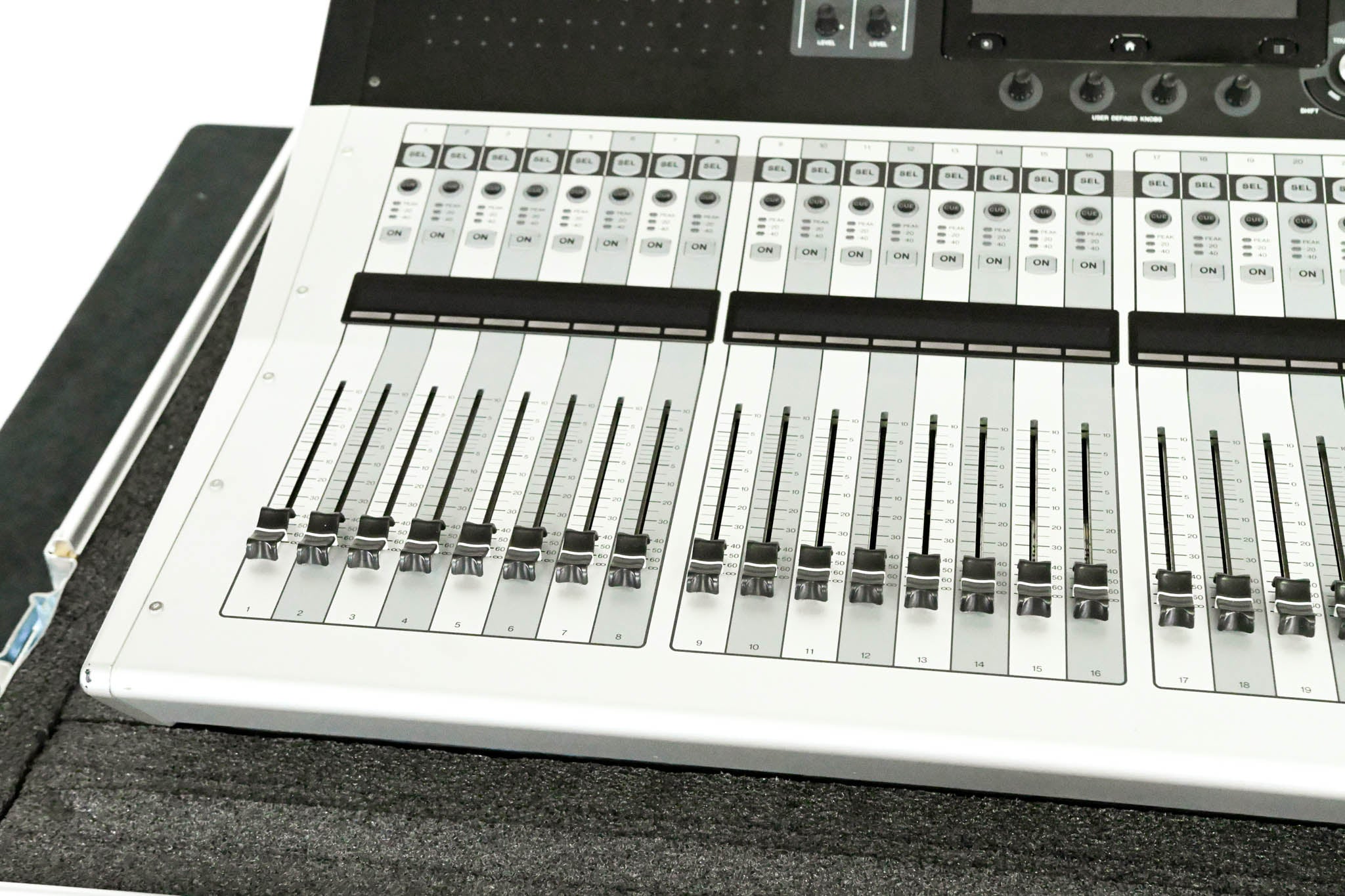 Yamaha TF3 24-Channel Digital Audio Mixer with Road Case
