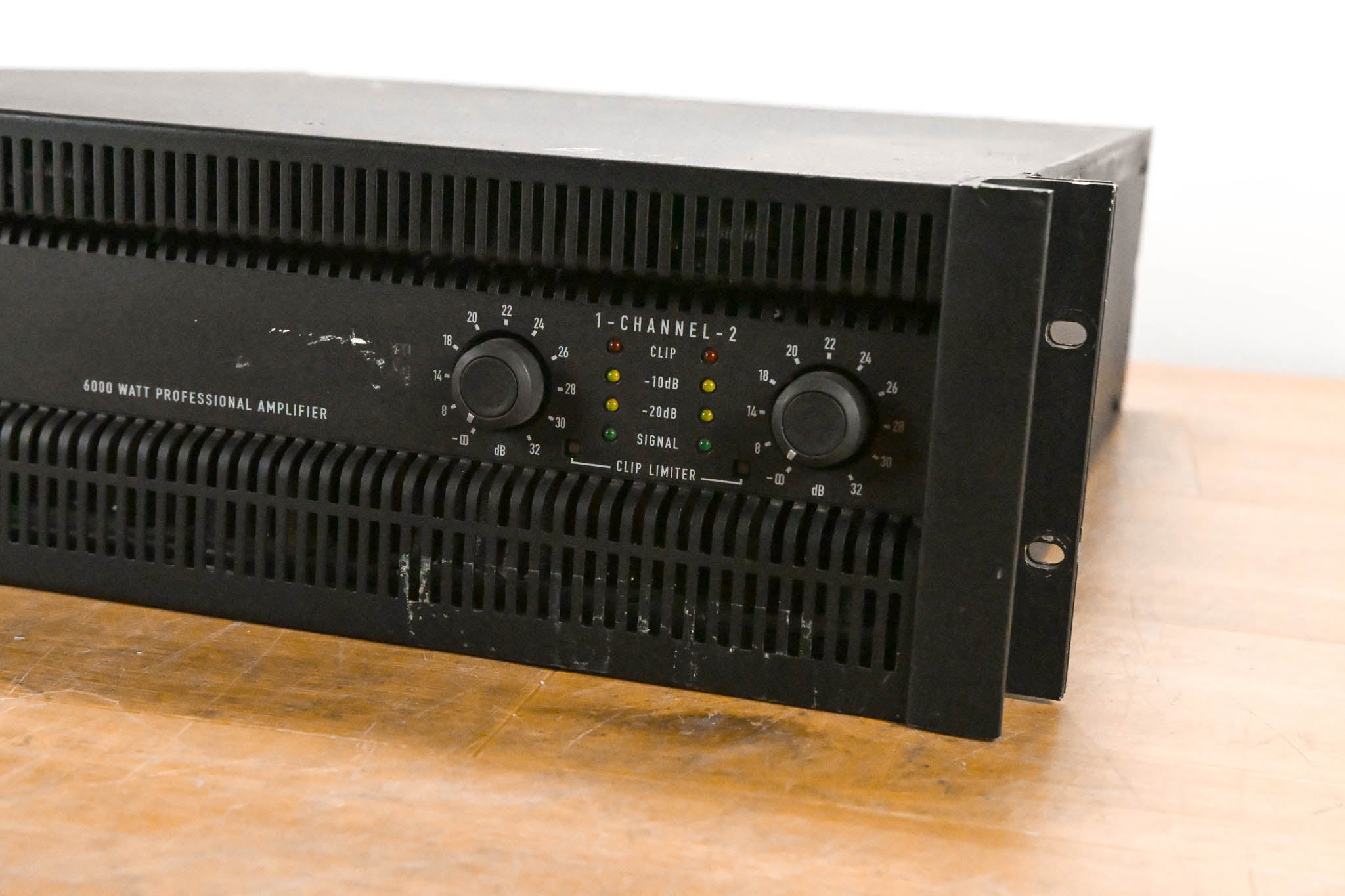 QSC PowerLight 6.0 II 2-channel Power Amplifier
