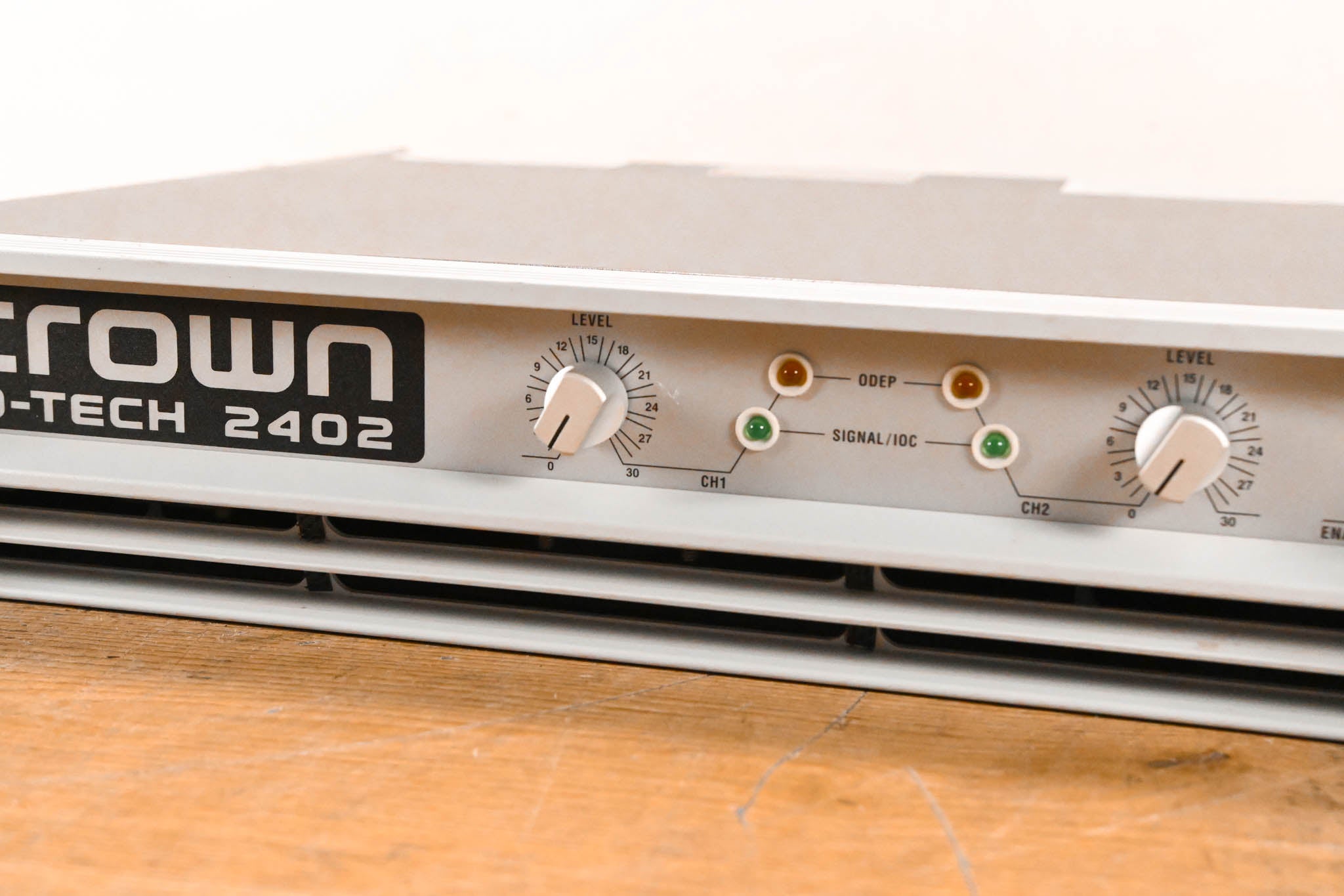 Crown Macro-Tech 2402 2-Channel Power Amplifier
