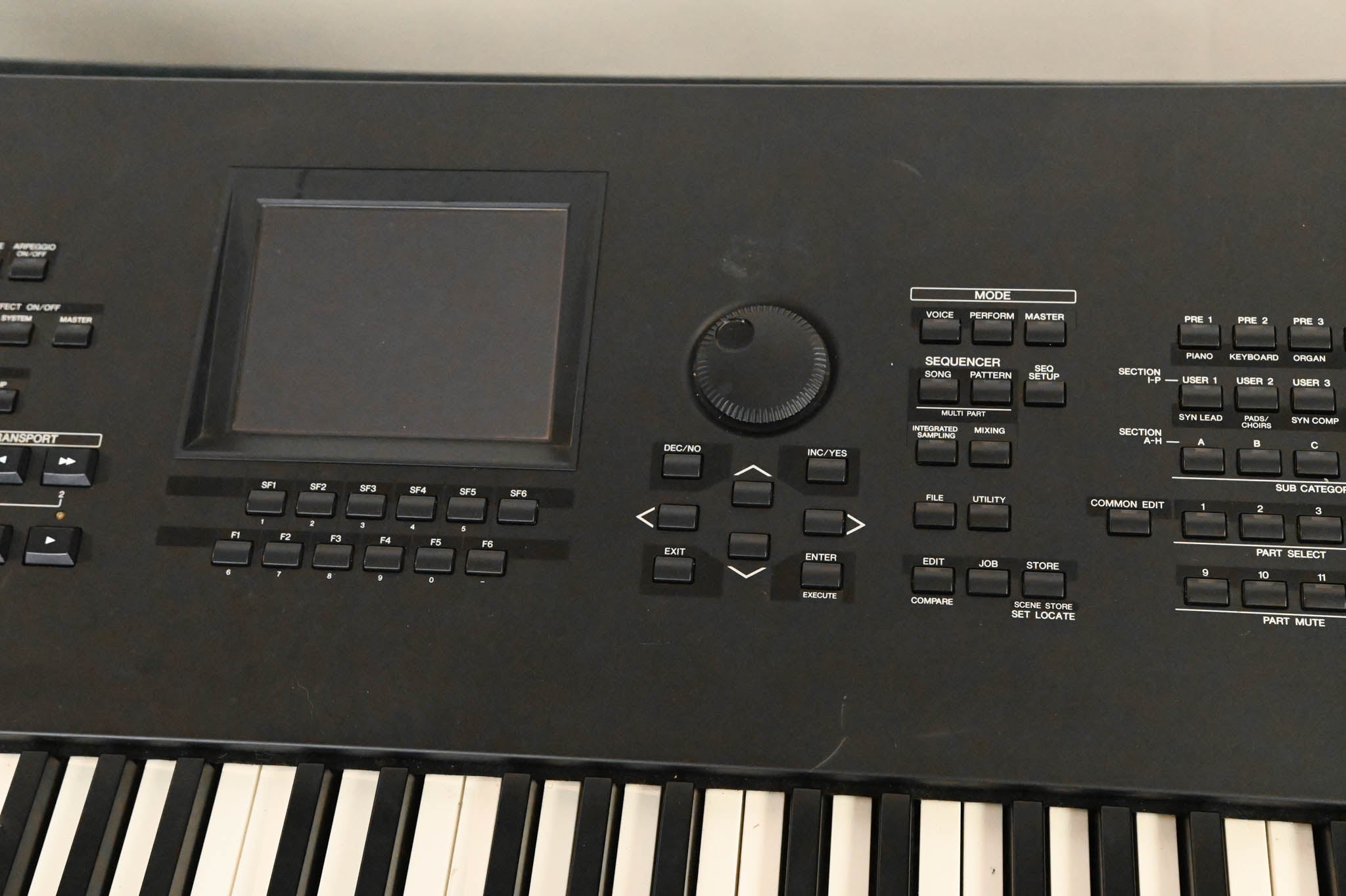 Yamaha MOTIF XF8 88-Key Workstation Keyboard
