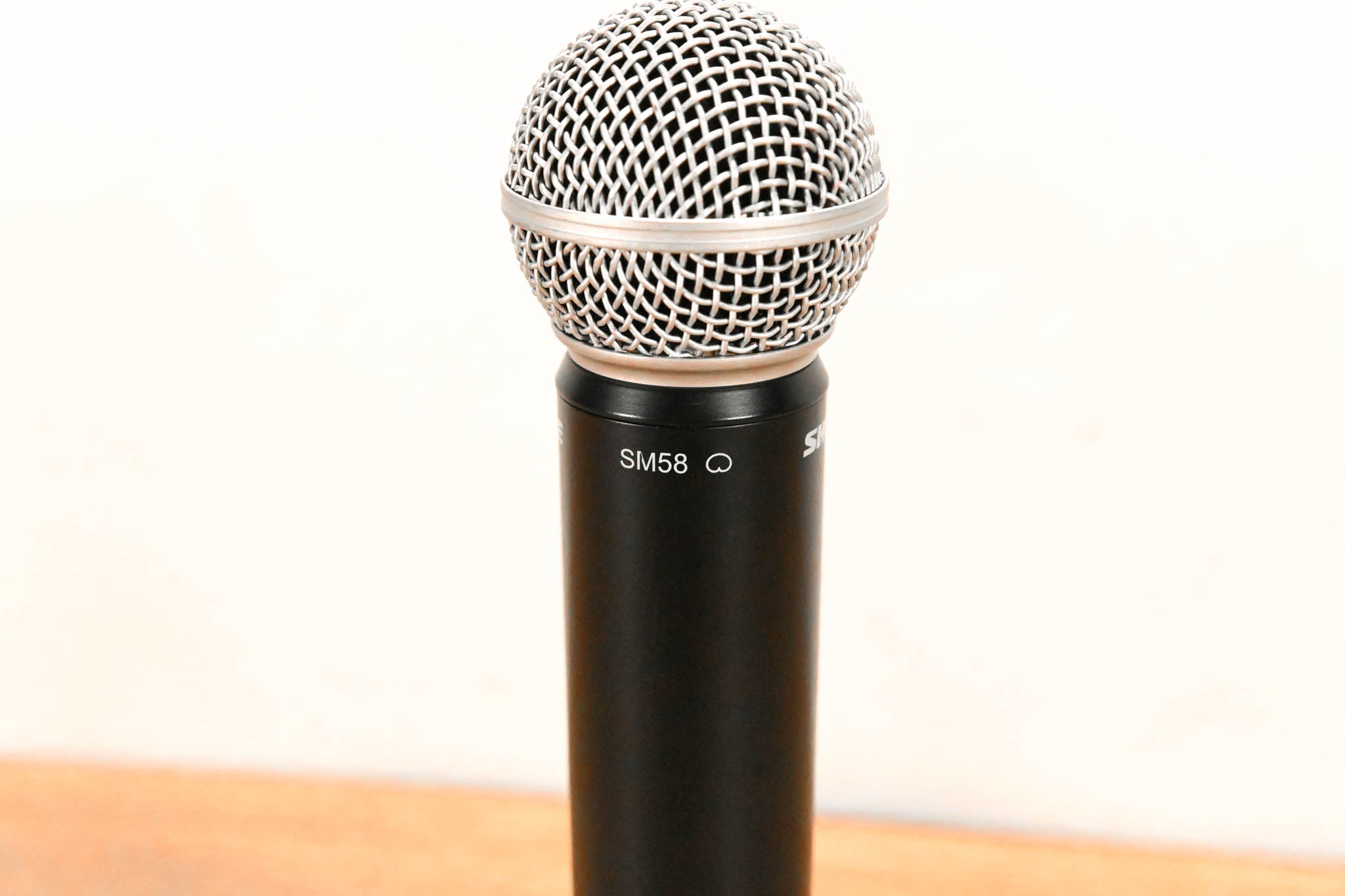 Shure BLX24R/SM58 Handheld Wireless System - H10 Band (NO POWER SUPPLY)
