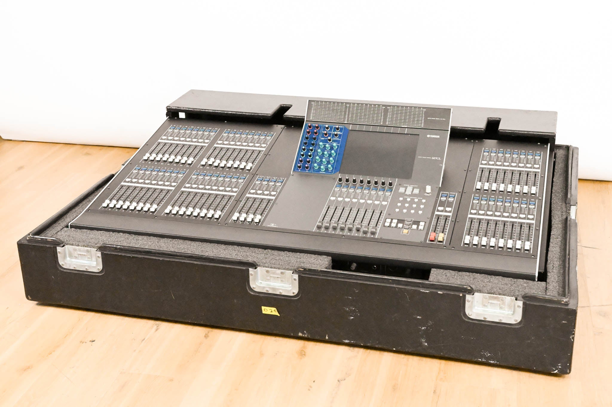 Yamaha M7CL-48 48-Channel Digital Audio Mixing Console with Road Case