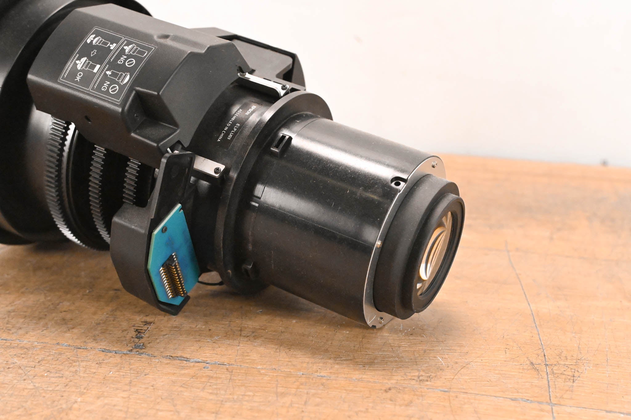 Epson ELPLU03 Wide Short Throw Zoom Lens #1