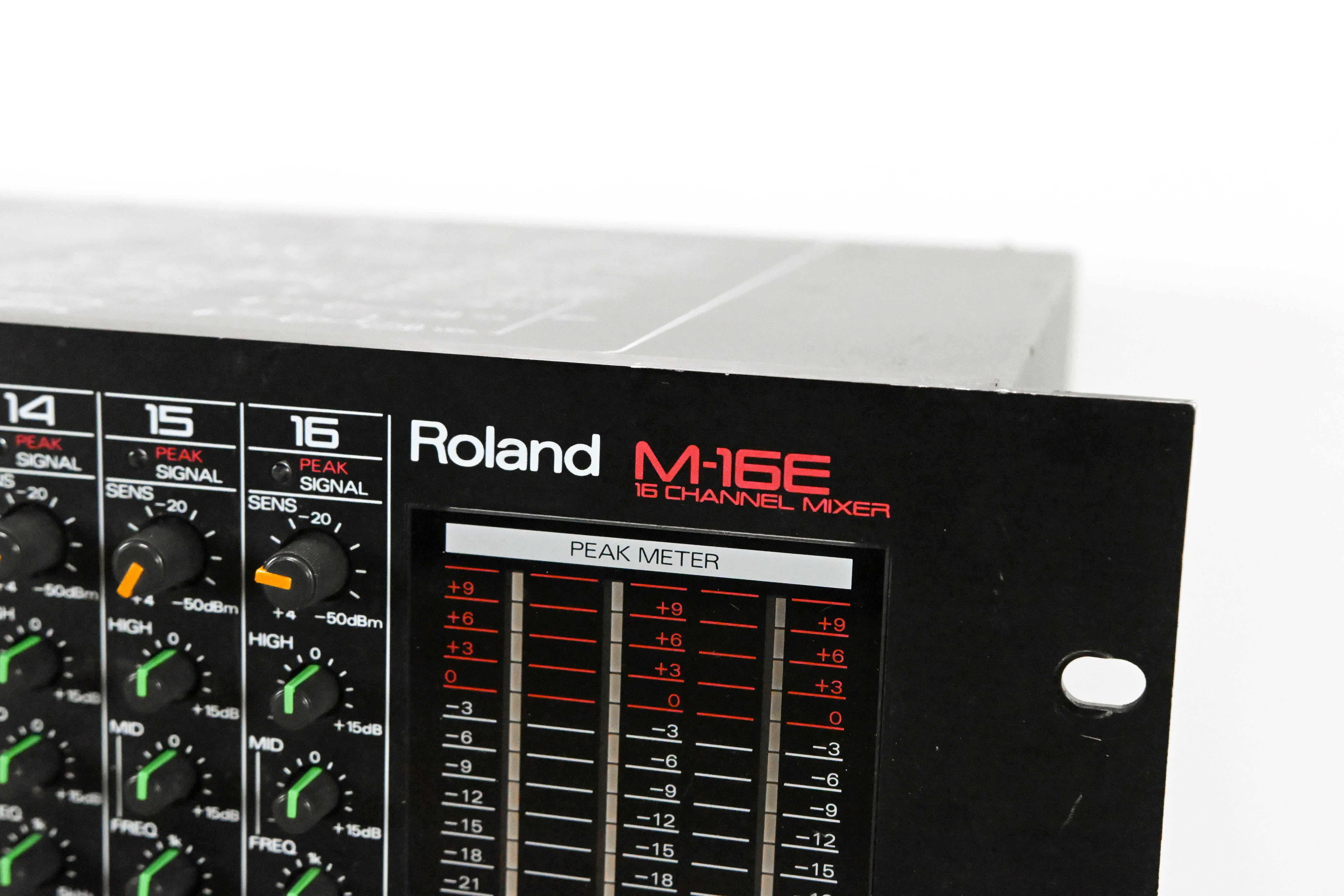 Roland M-16E 16-Channel Line Mixer