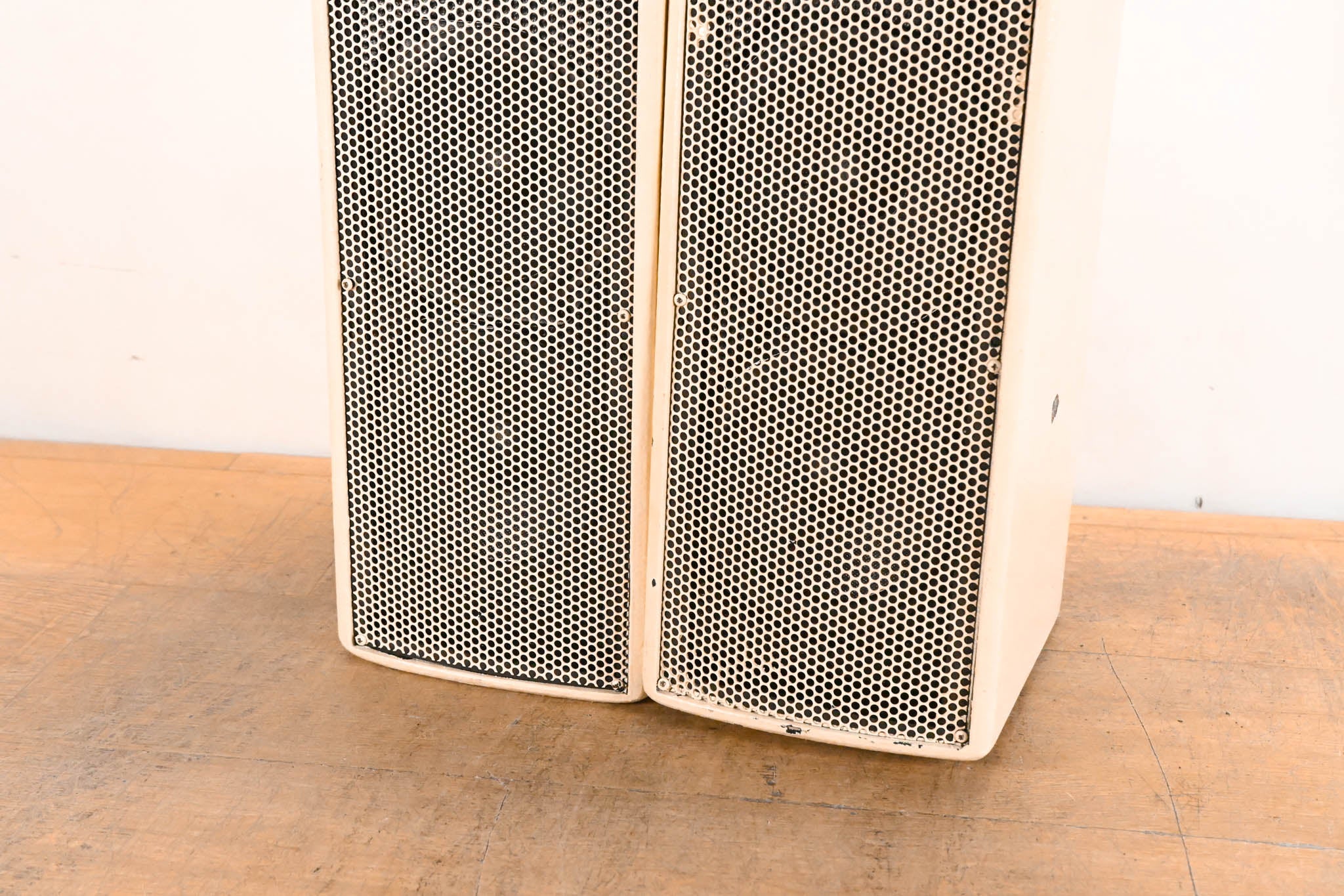 EAW UB52 Two-Way Full-Range Loudspeaker - White (PAIR)