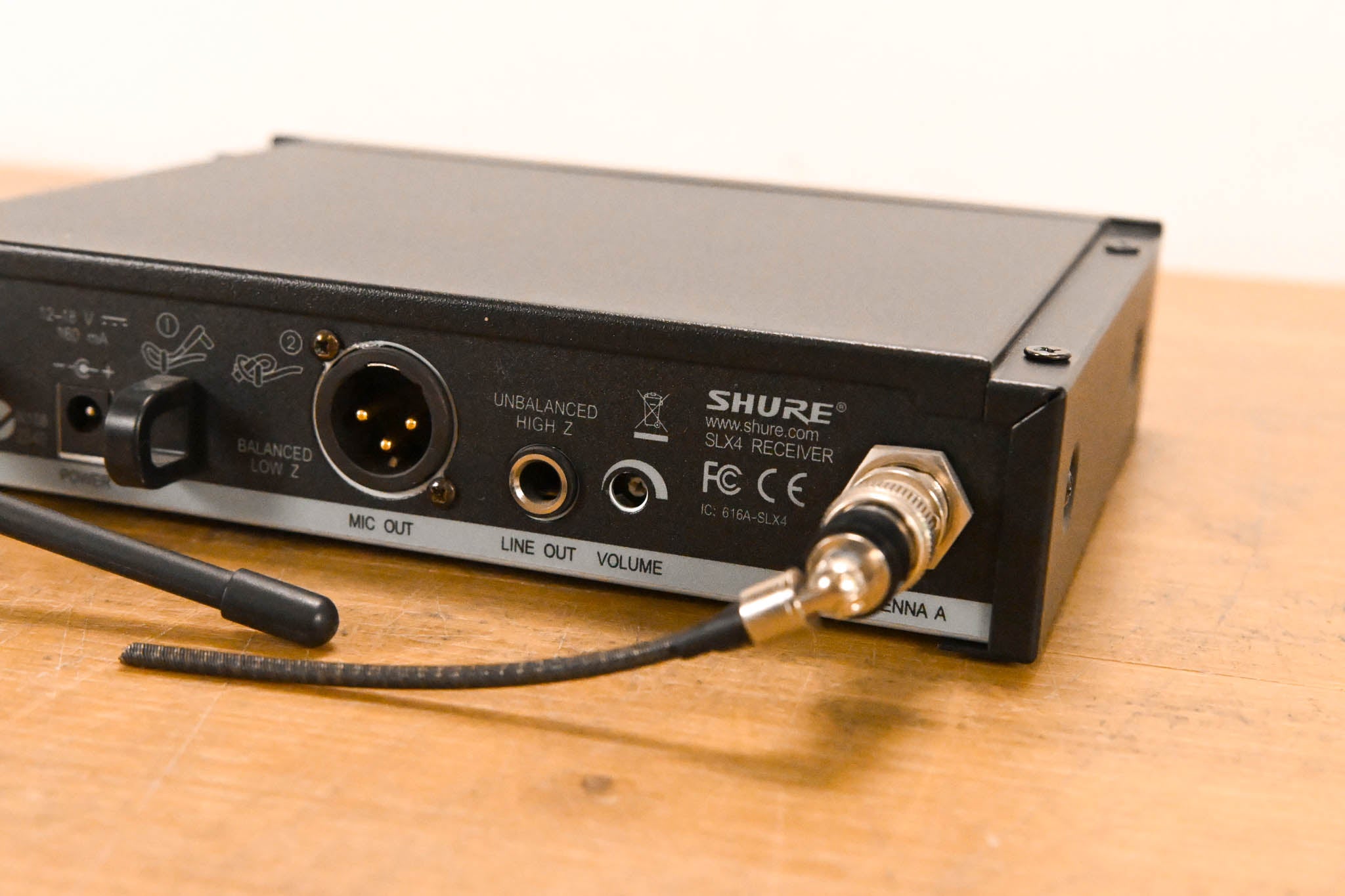 Shure SLX4 Wireless Receiver - H5 Band: 518-542 MHz (NO POWER SUPPLY)