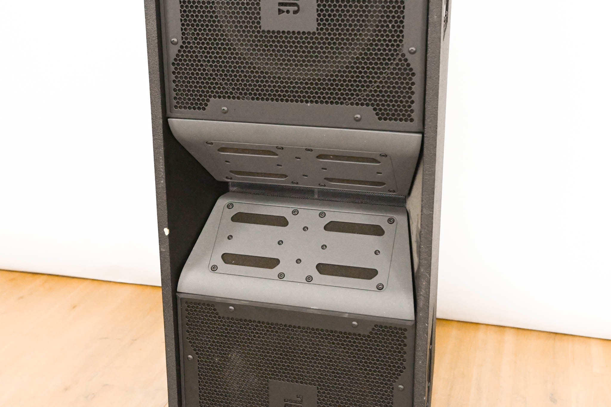 JBL VT4888DP Powered 3-Way Line Array Speaker