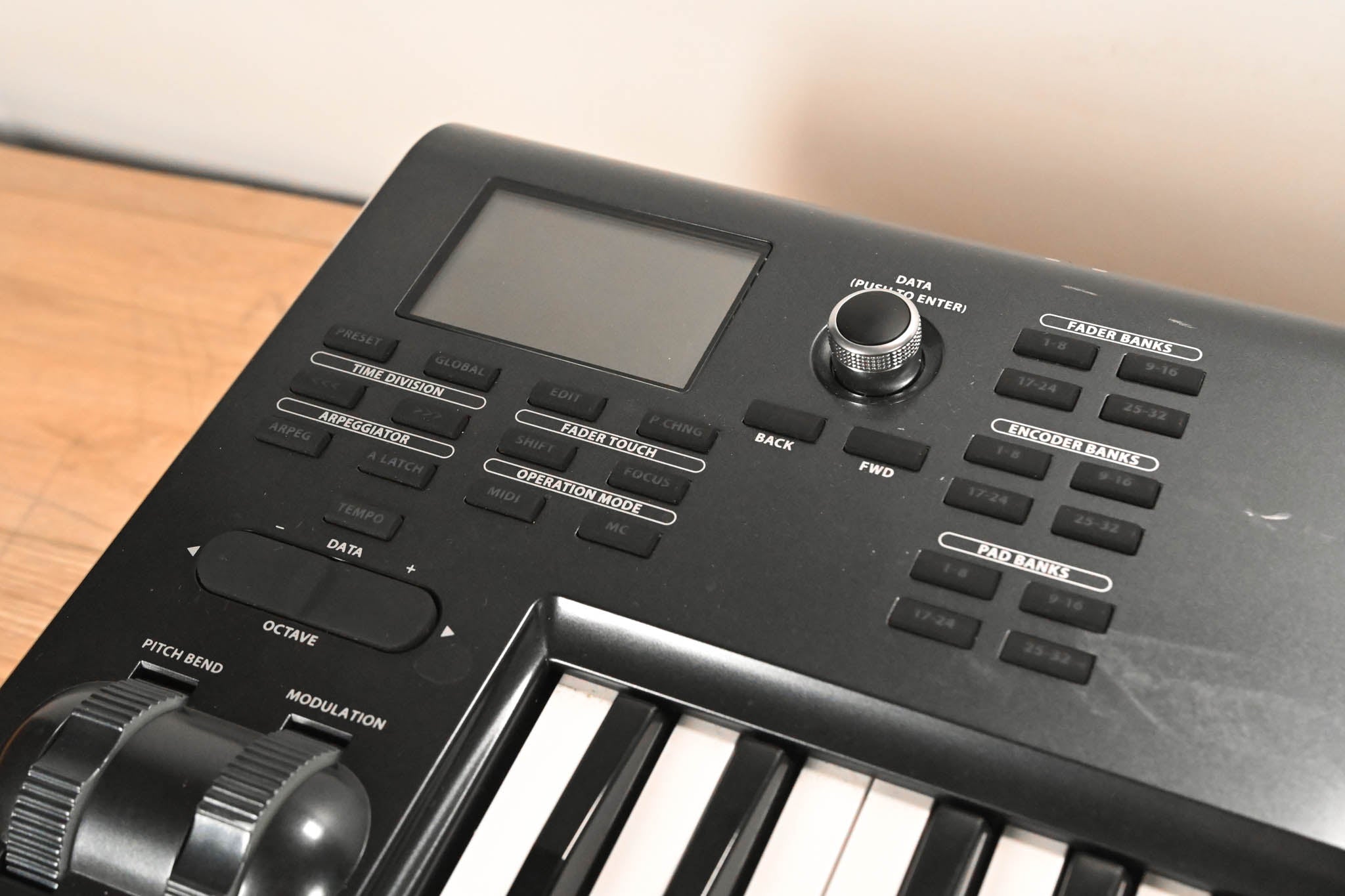 Behringer Motor 61 61-Key USB/MIDI Controller Keyboard (NO POWER SUPPLY)