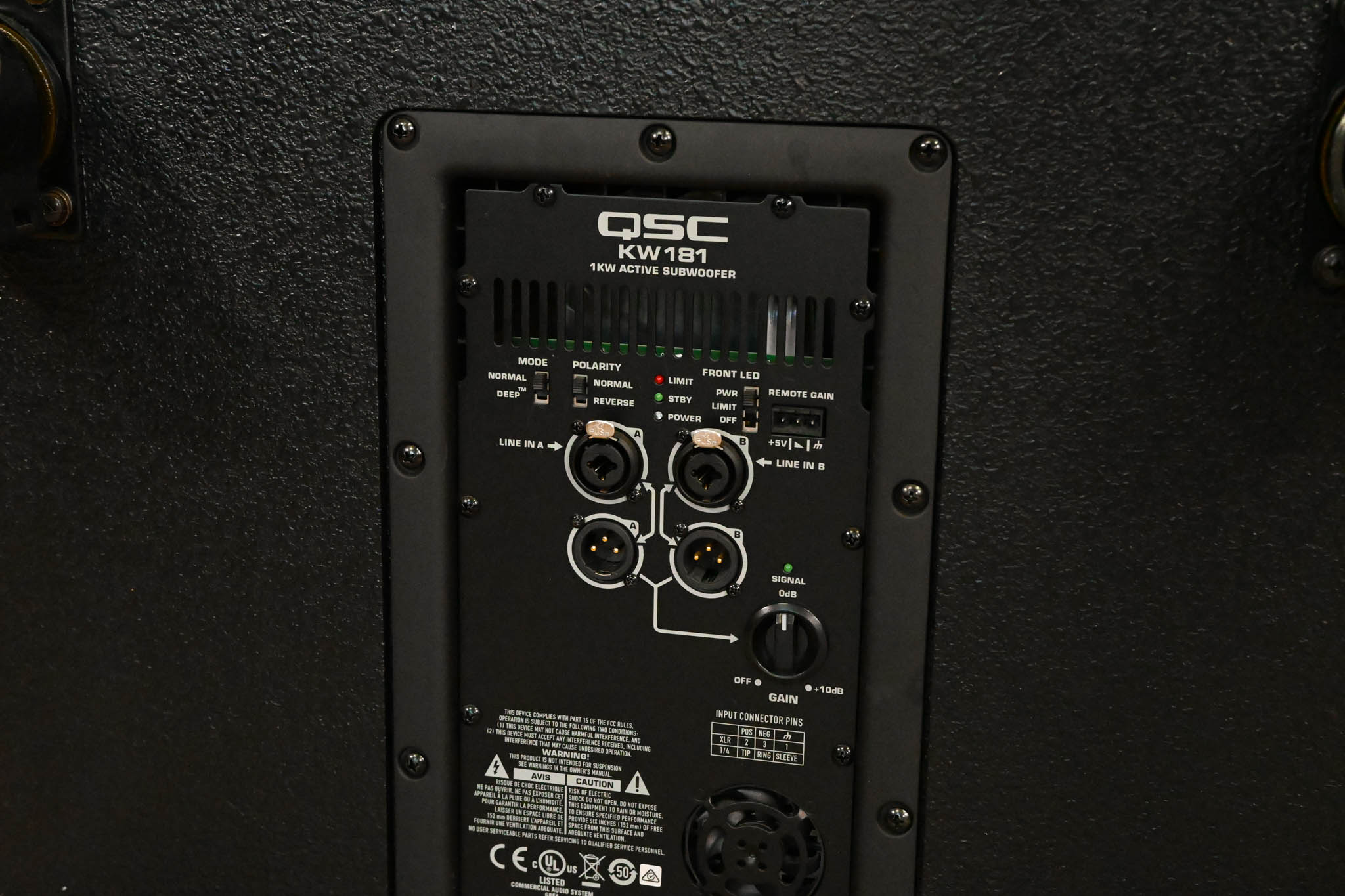 QSC KW181 1000W 18" Powered Subwoofer