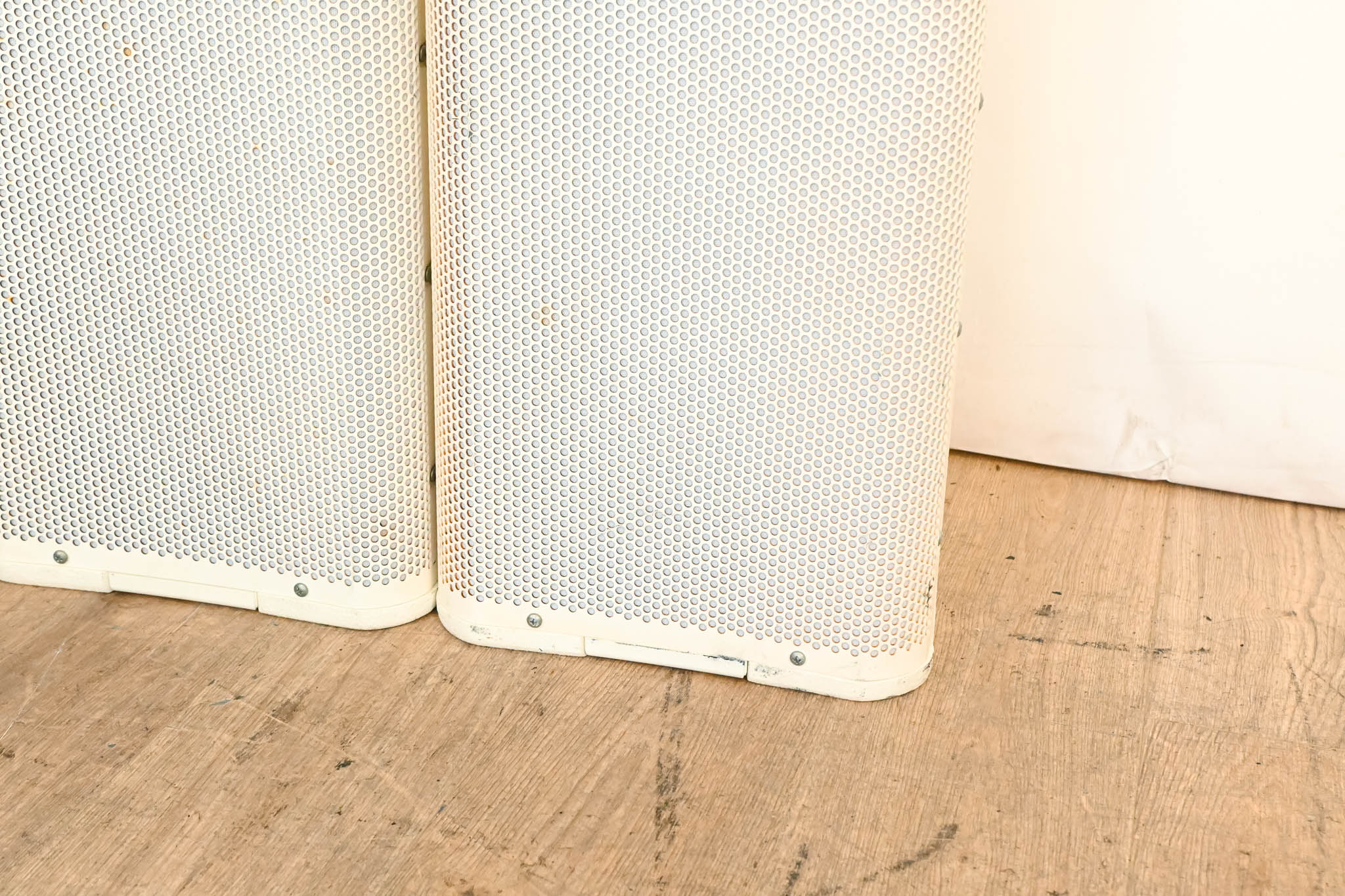 QSC AP-5102 2-Way Acoustic Performance Loudspeaker - White  (PAIR)