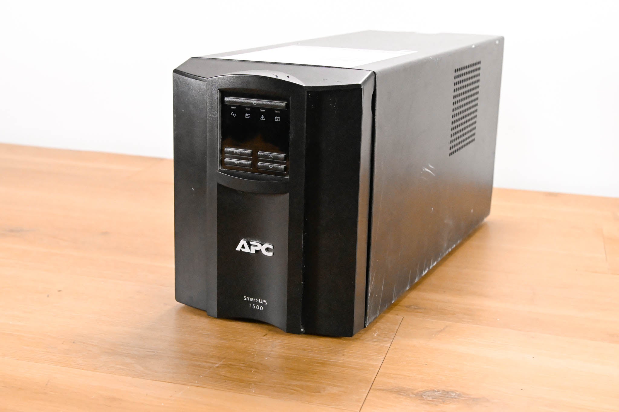 APC SMT1500US Smart-UPS 1500VA / 1000W Tower UPS Battery Backup w/ LCD