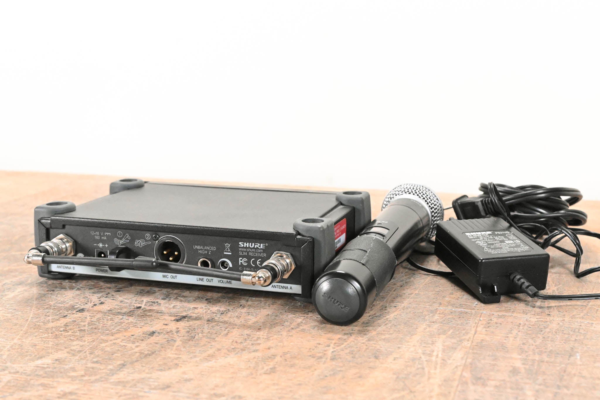 Shure SLX24/SM58 Handheld Wireless System - L4 Band: 638-662 MHz