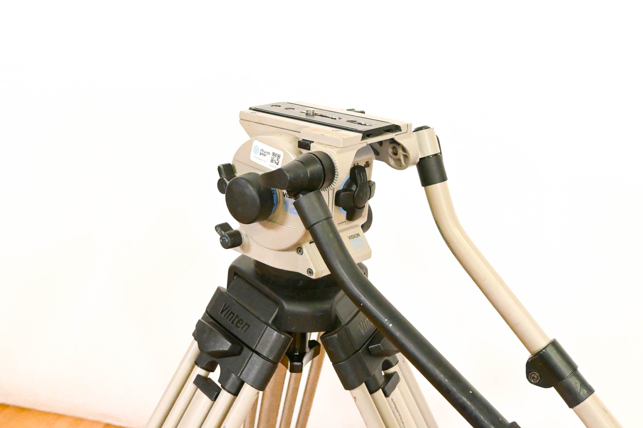 Vinten Vision 12 SD Fluid Head with Aluminum Tripod