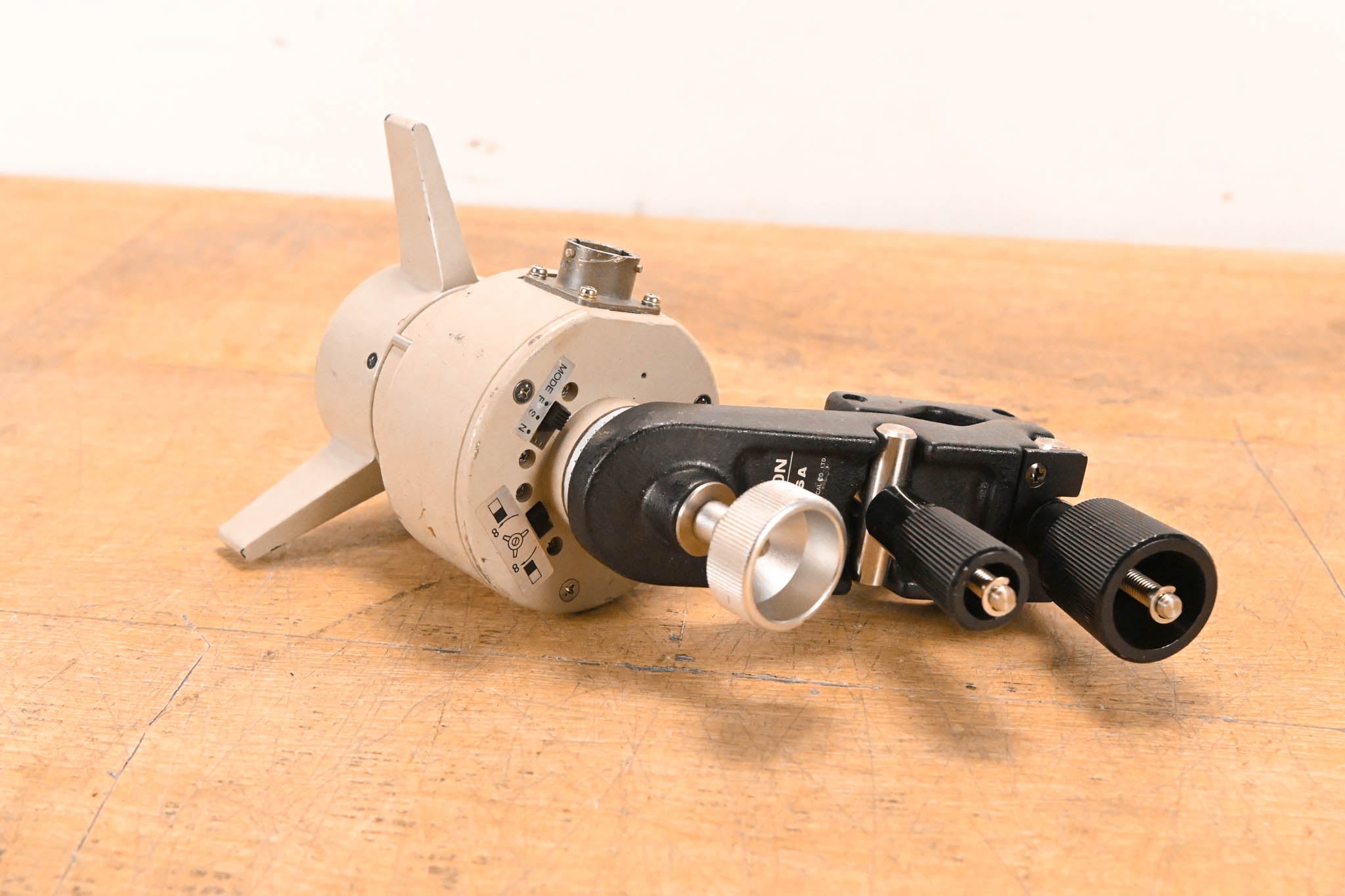 Fujinon EPD-12B with MCA-6A Clamp