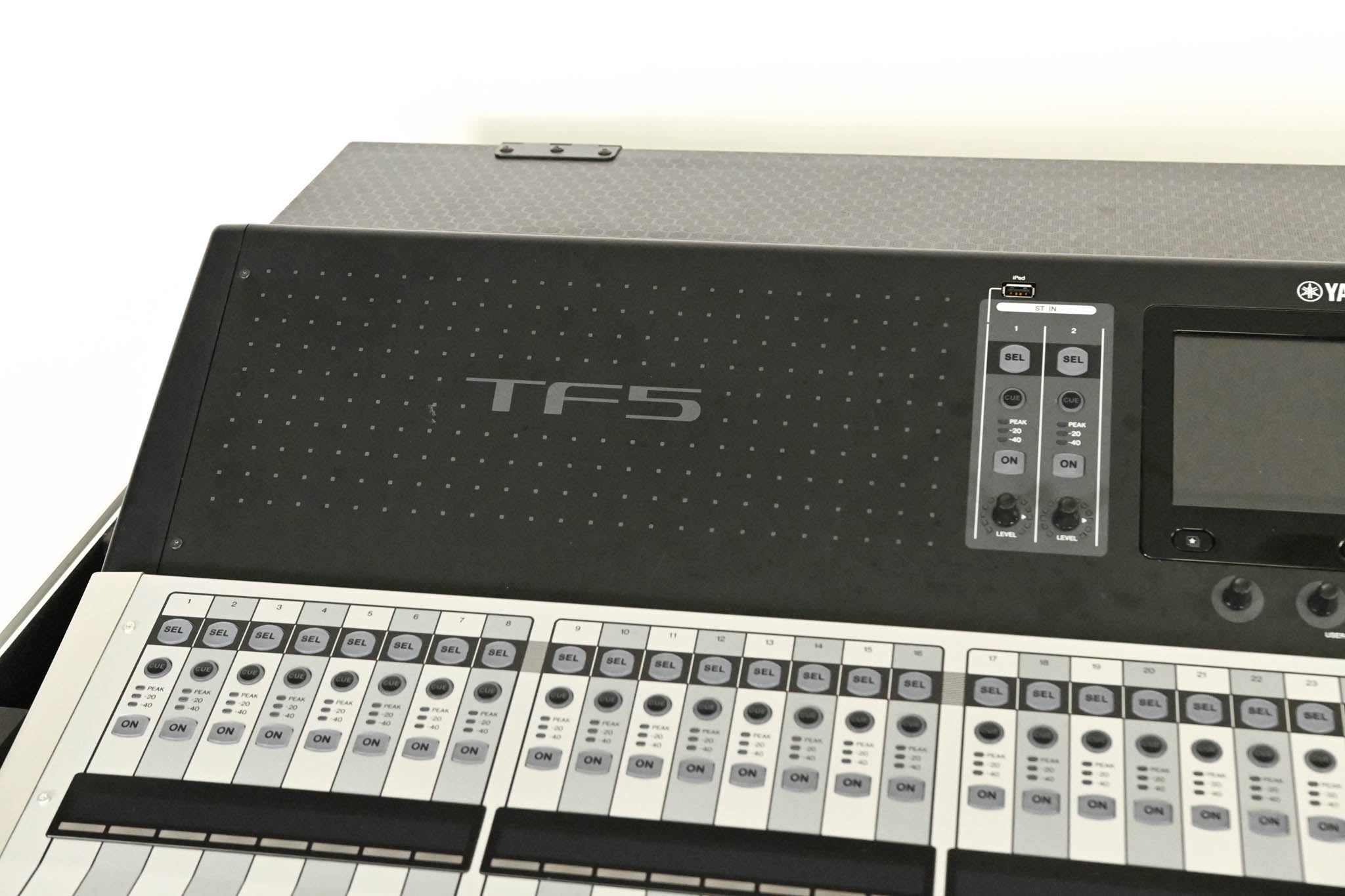 Yamaha TF5 32-Input Digital Mixing Console with Road Case