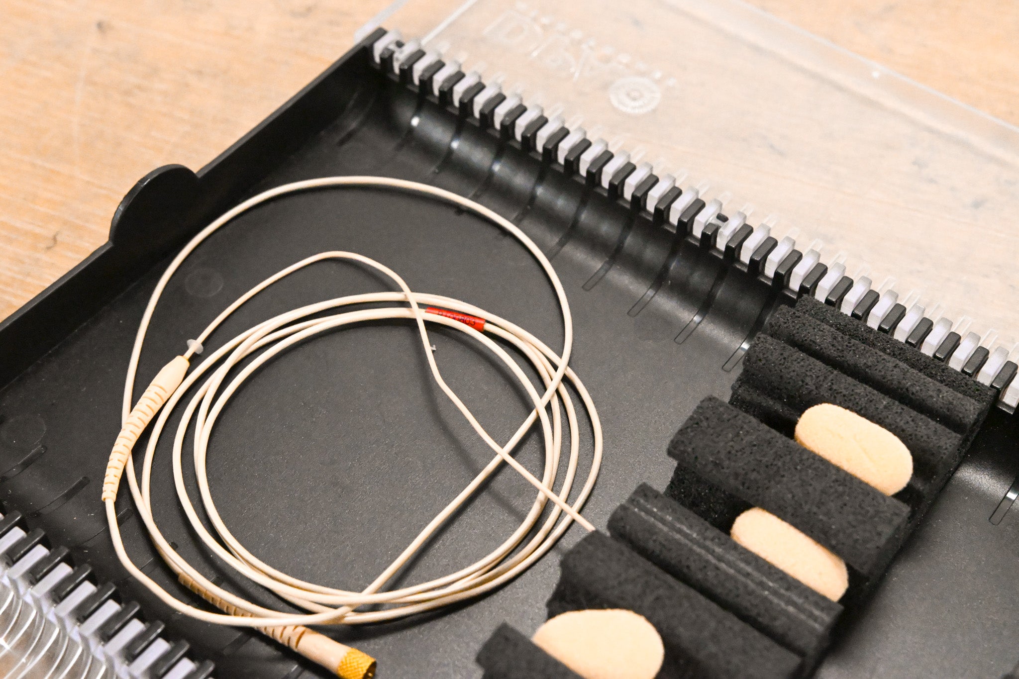 DPA Microphones Miniature Omni Earset Mic w/ MicroDot Connector - Beige