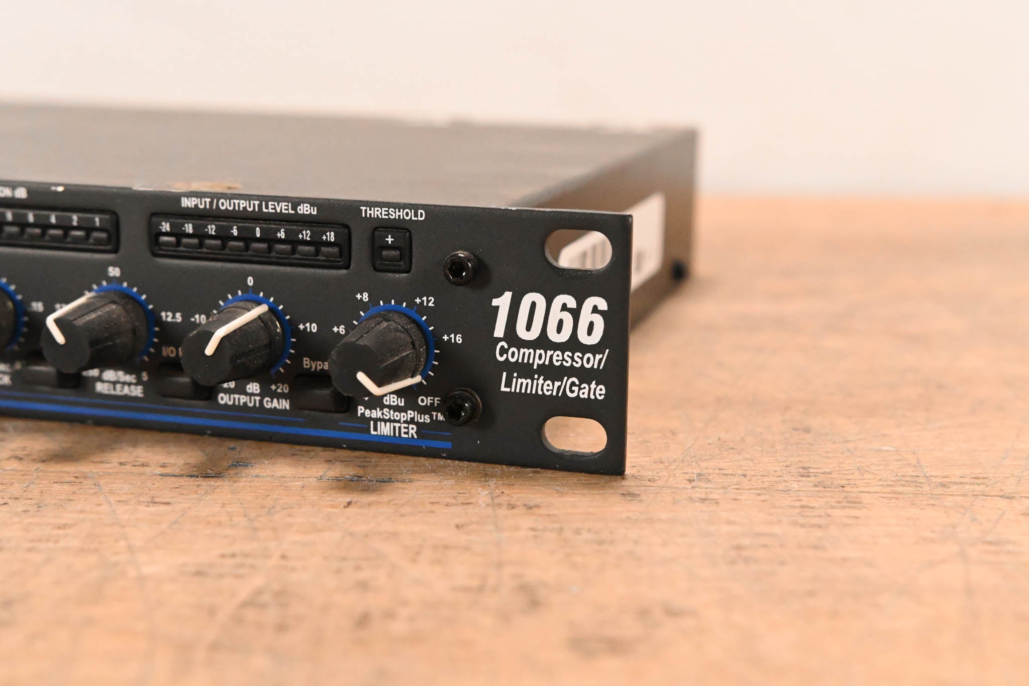 dbx 1066 2-Channel Compressor/Limiter/Gate