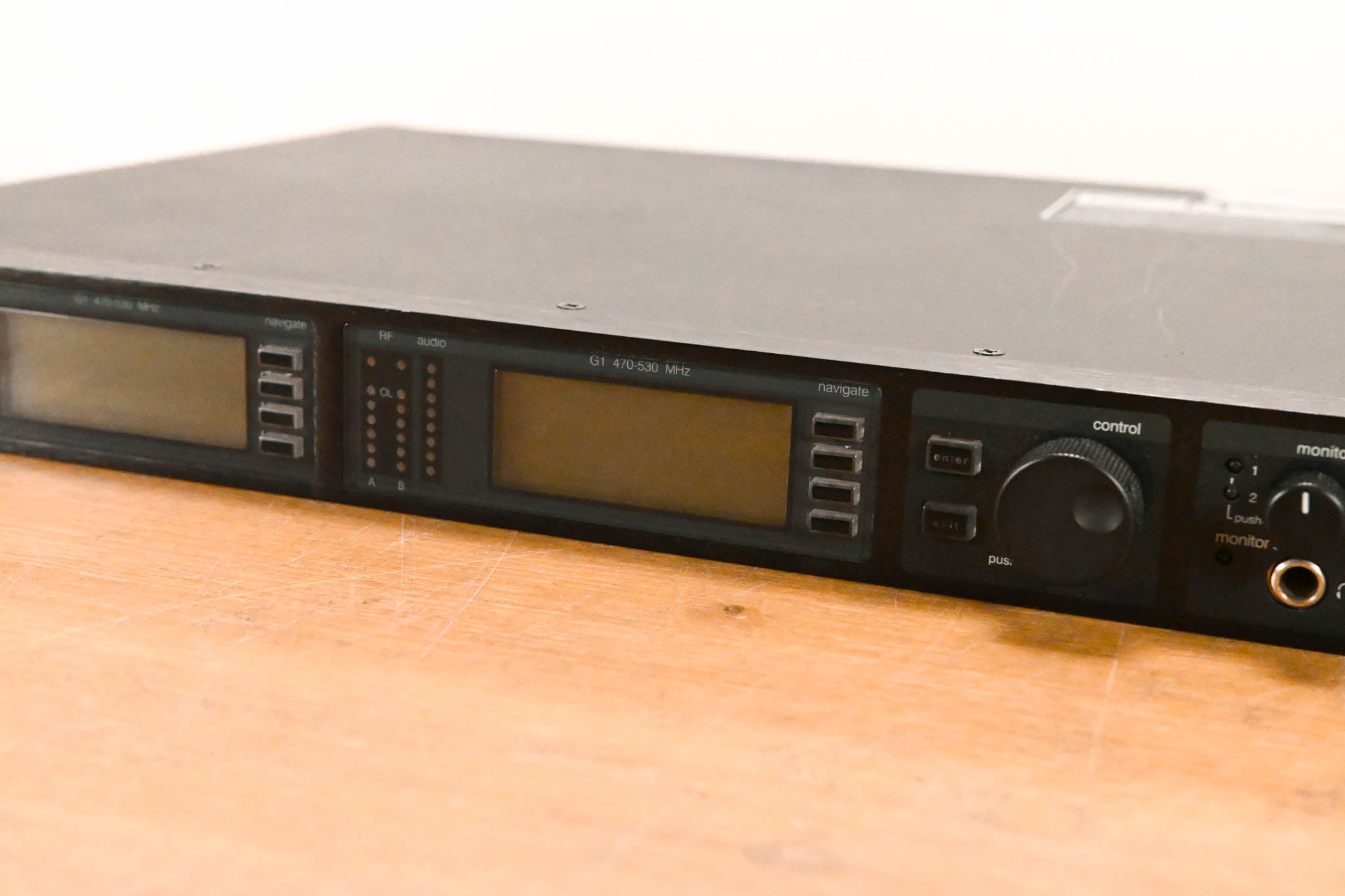 Shure UR4D Dual Wireless Receiver with one UR1 Bodypack - G1