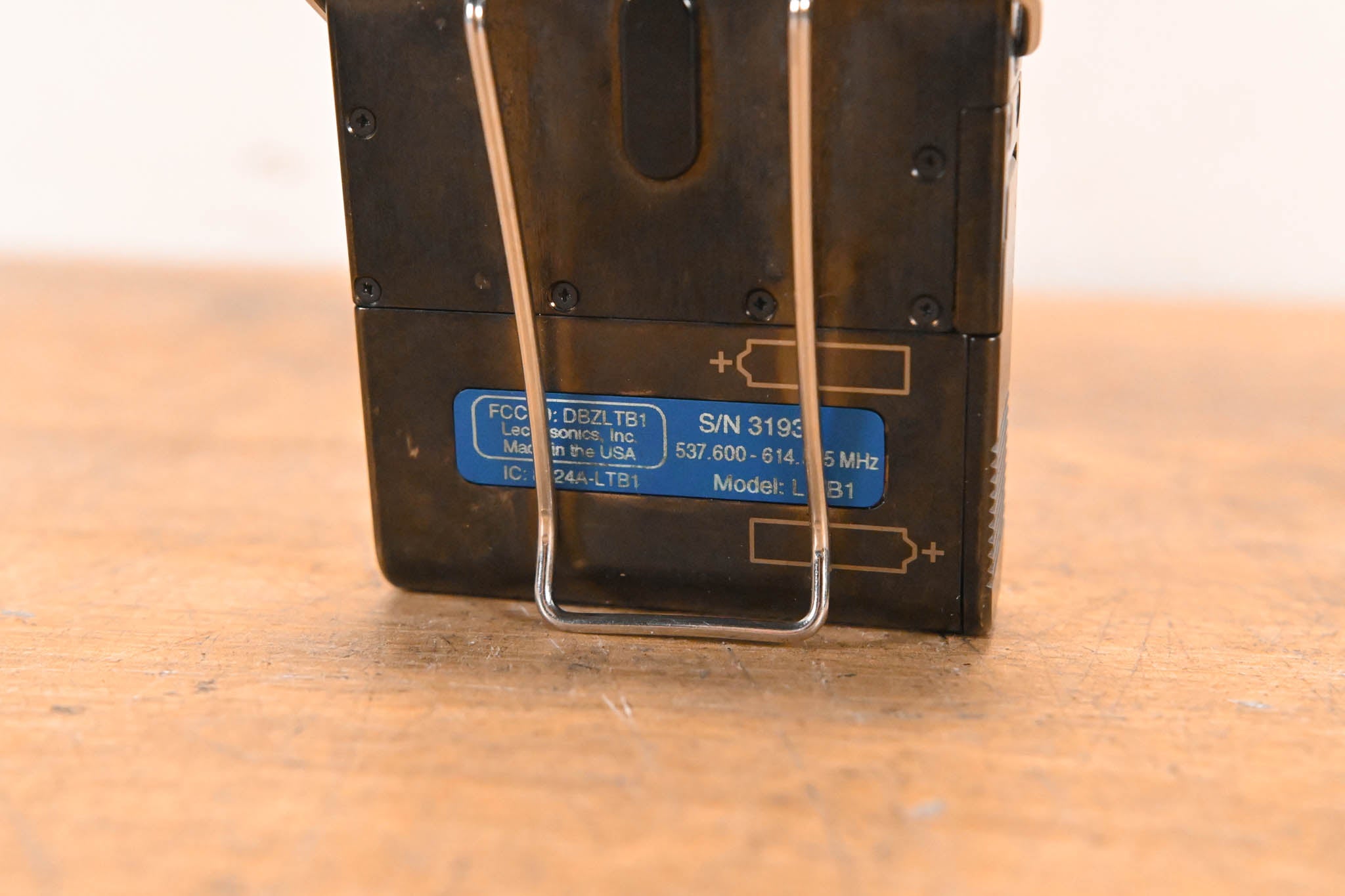 Lectrosonics Venue Wideband Mid 6-Channel Receiver w/ Bodypacks (NO PSU)