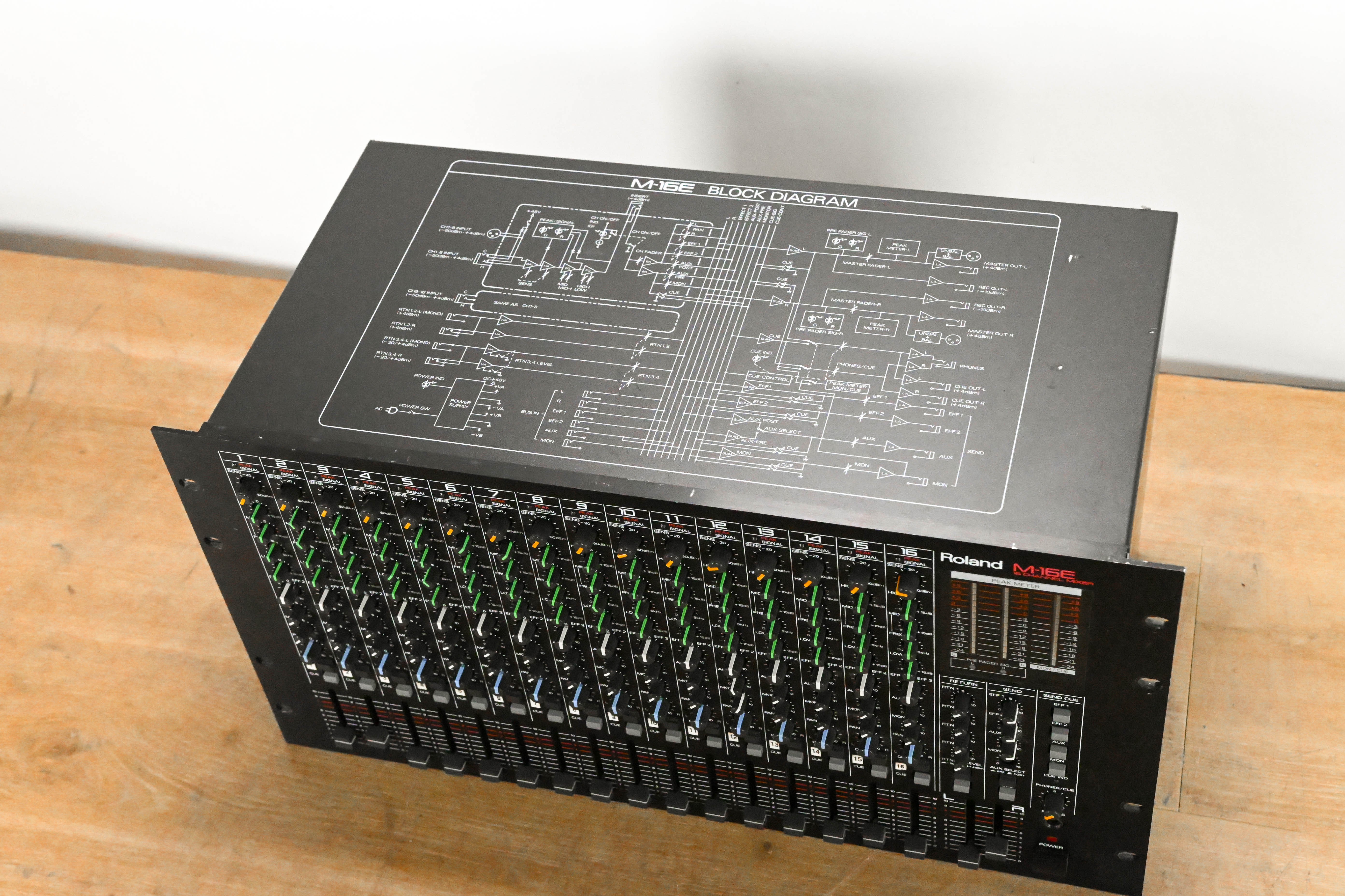 Roland M-16E 16-Channel Line Mixer