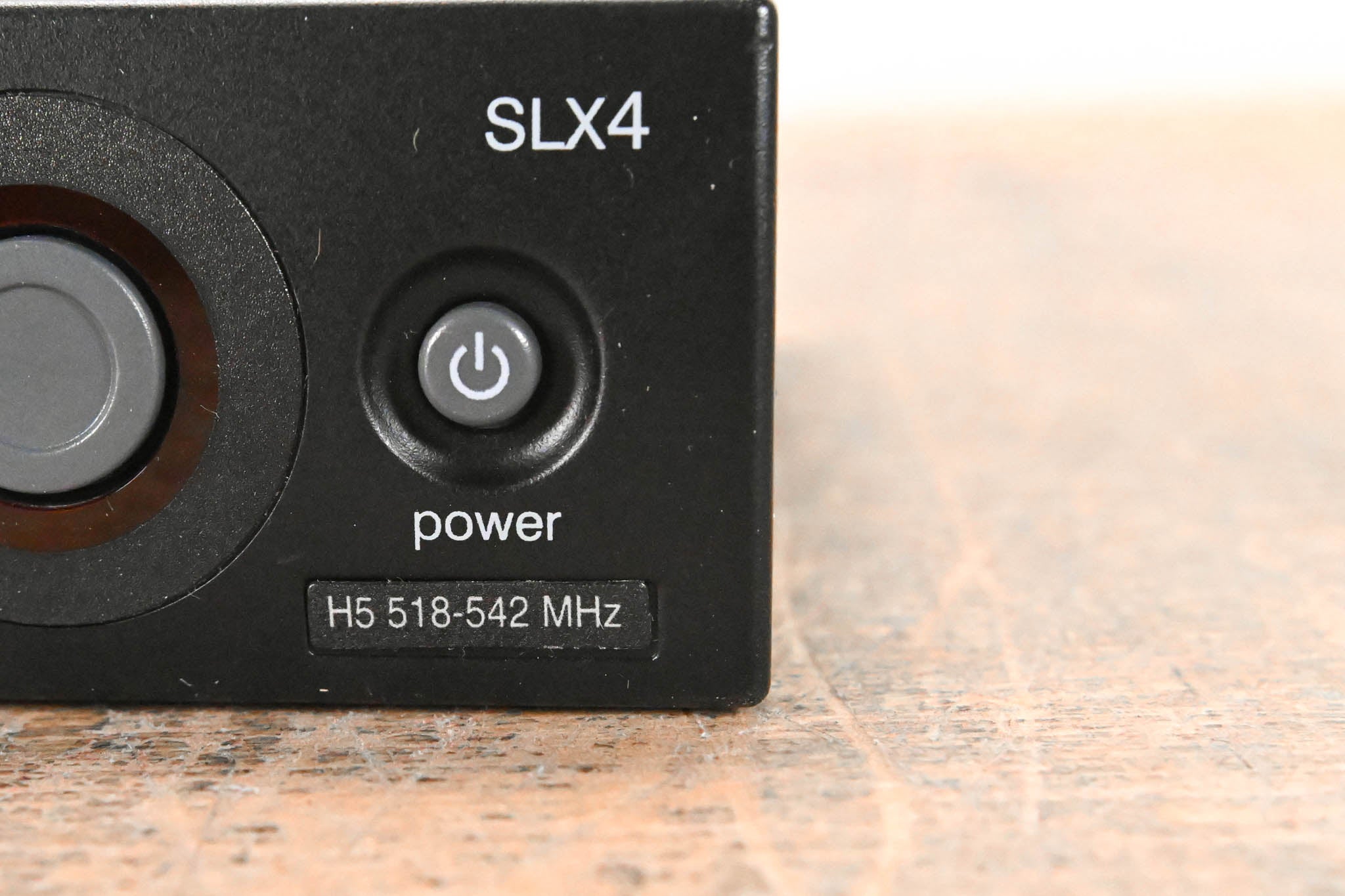 Shure SLX4 Wireless Diversity Receiver - H5 Band: 518-542 MHz