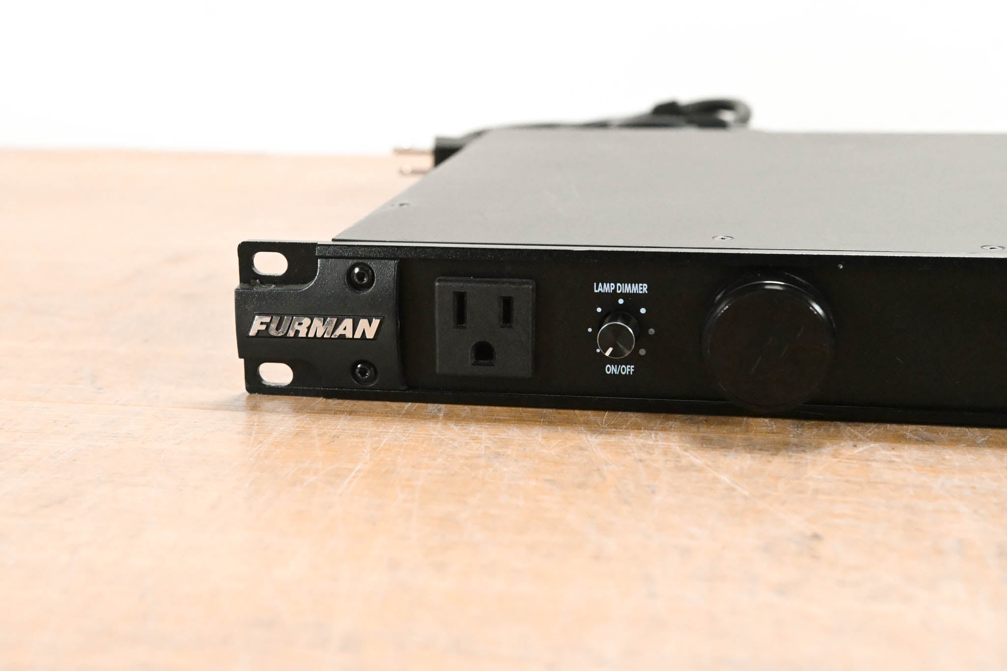 Furman PL-8C 15A Classic Series Power Conditioner with Lights