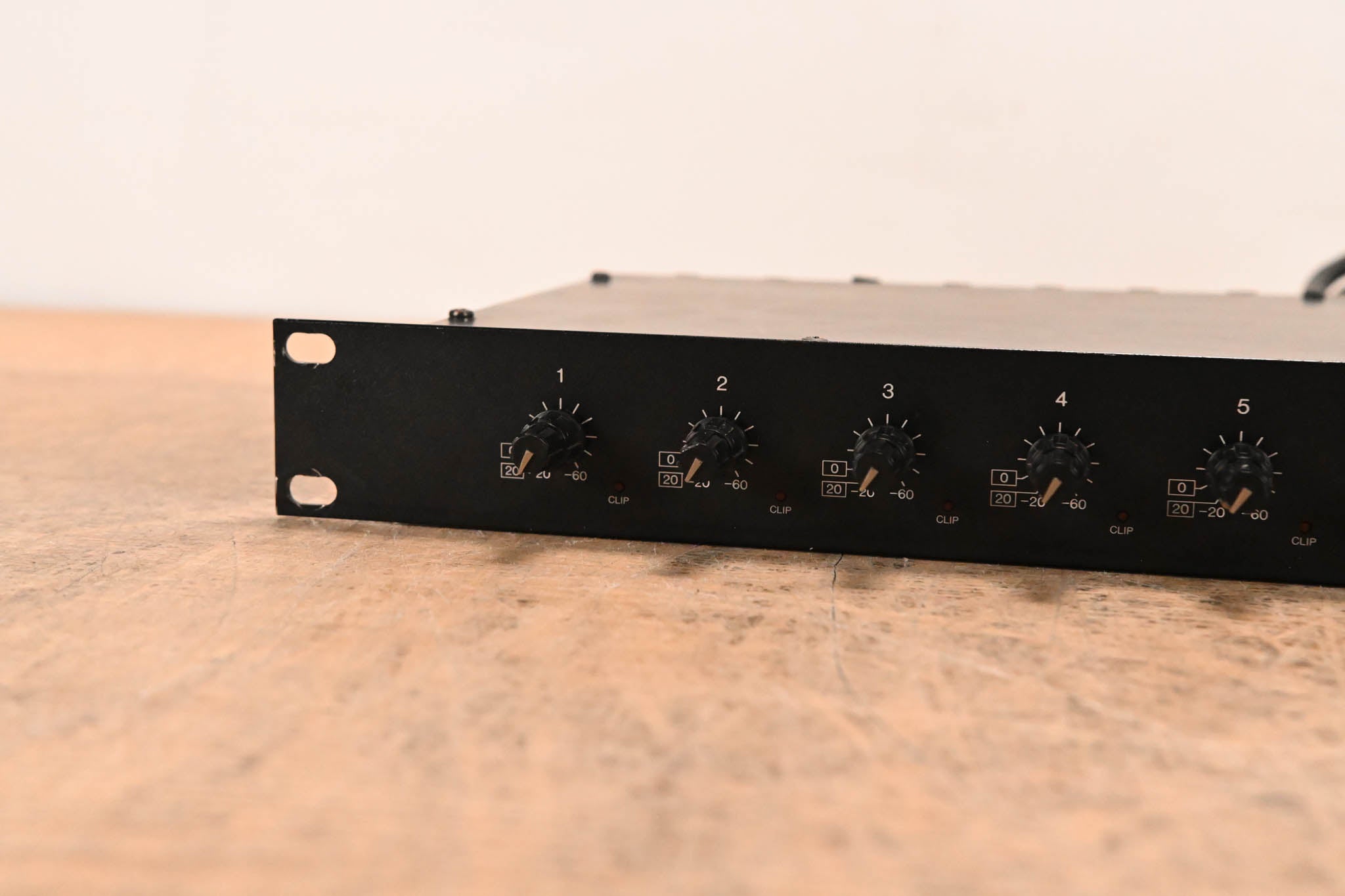 Yamaha MLA7 8-Channel Microphone/Line Amplifier
