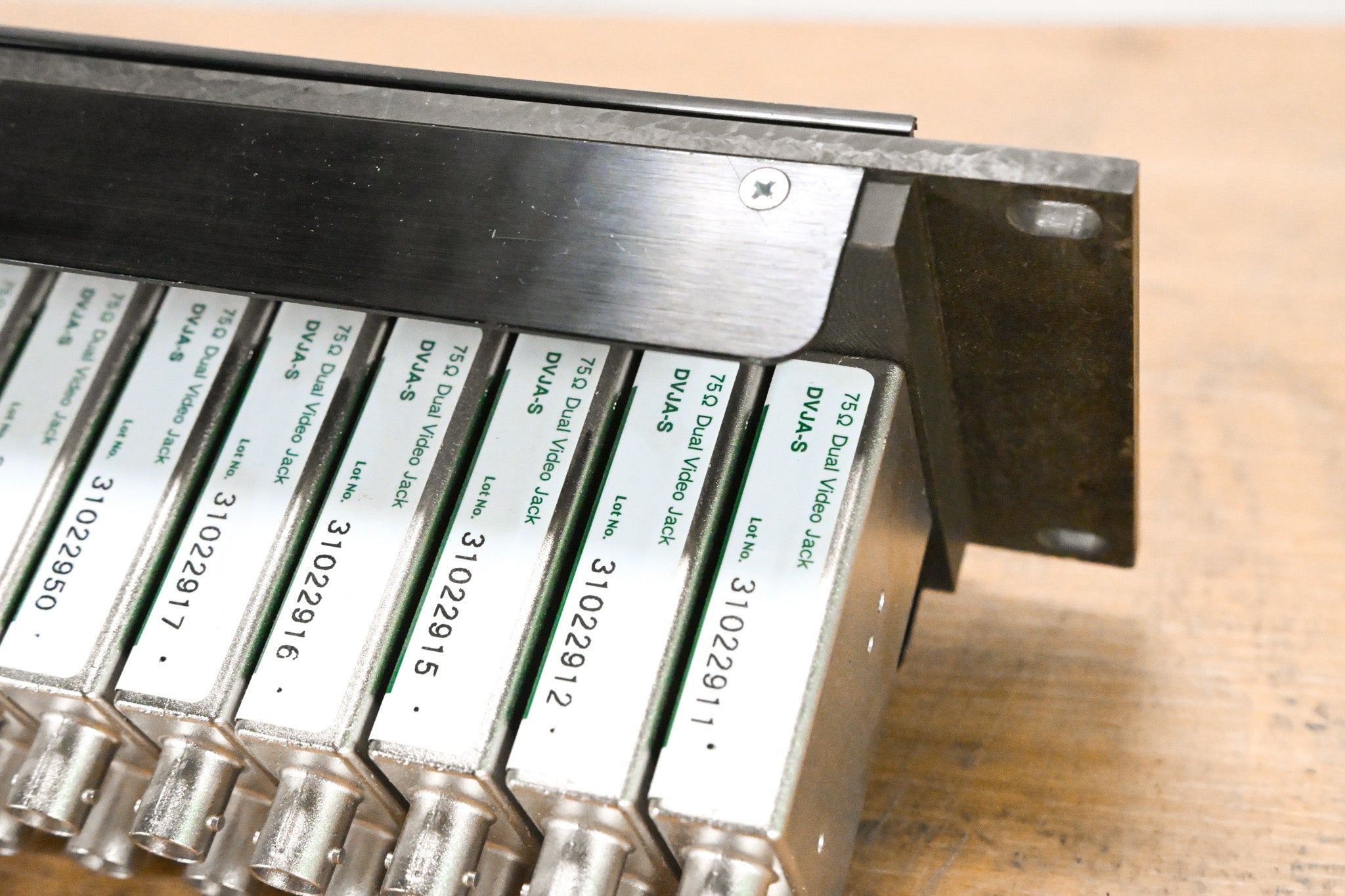 Canare 26DV-2U Digital Video Patchbay w/ DVJA-S 75Ω Modules