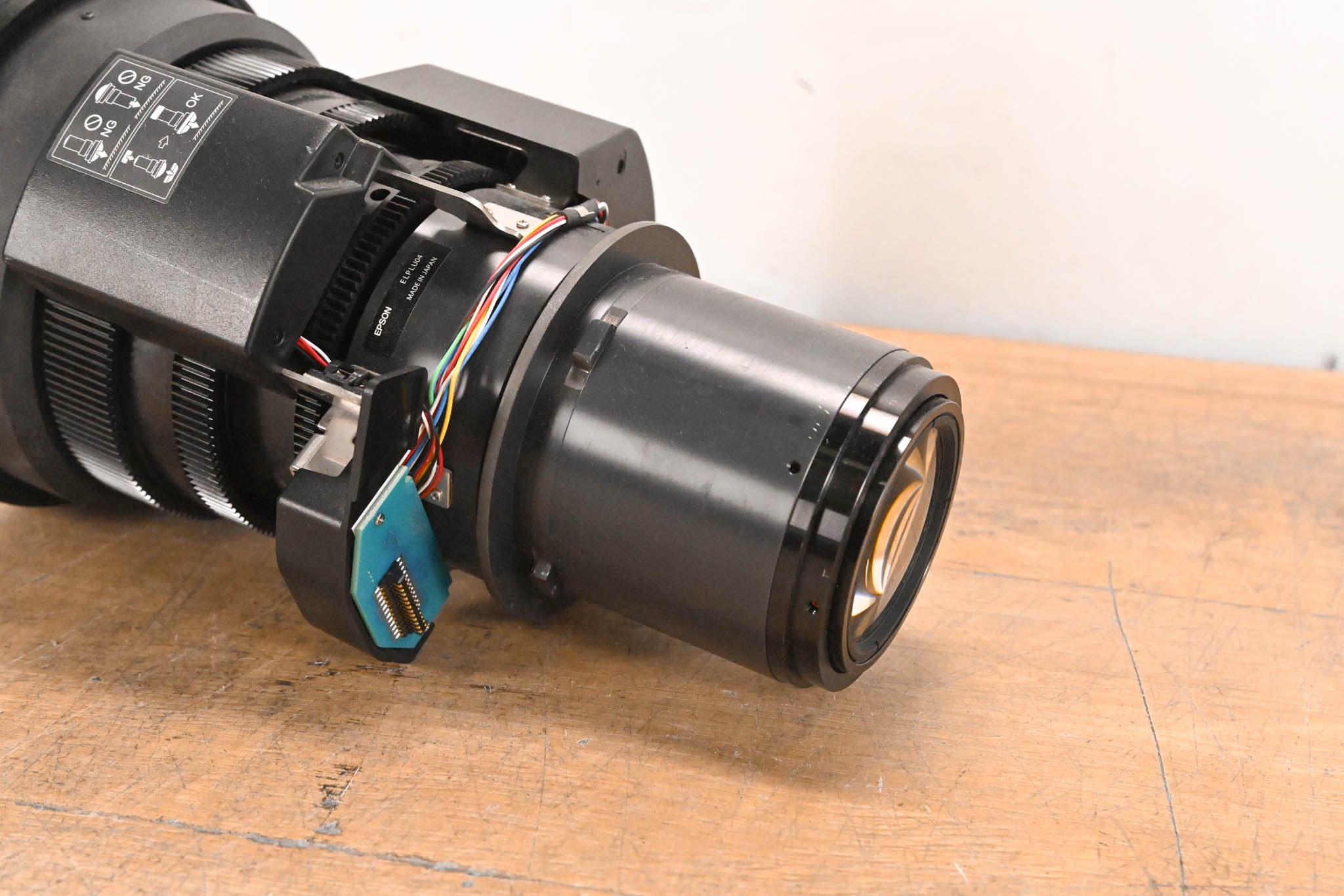 Epson ELPLU04 Short-Throw Zoom Lens #2