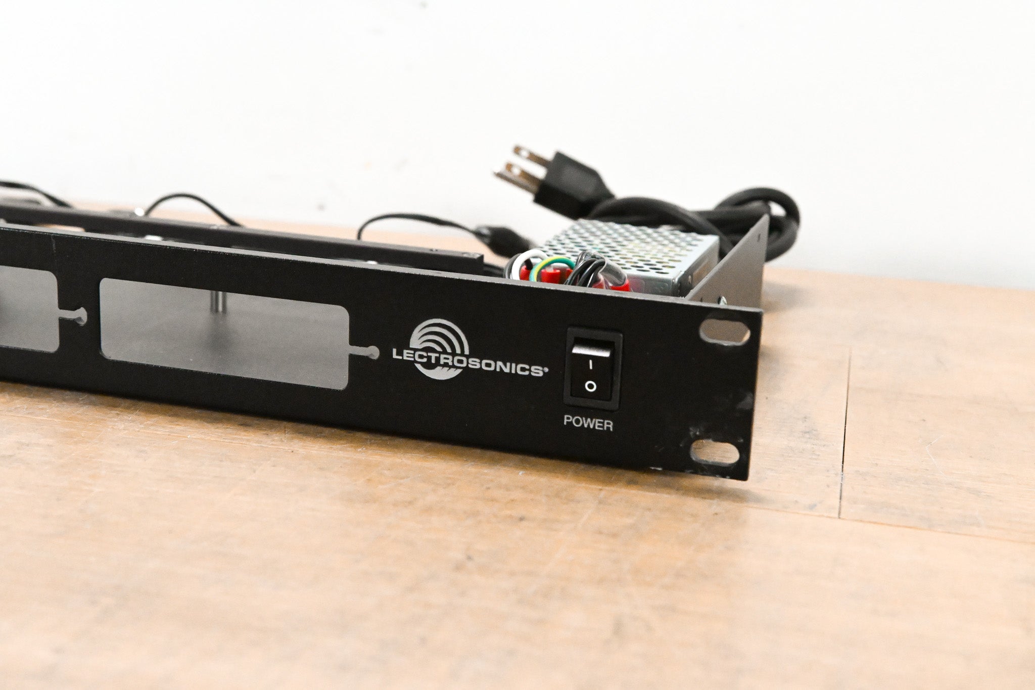 Lectrosonics RMP195 Four Bay Rackmount w/ Mean Well RS-25-15 PSU