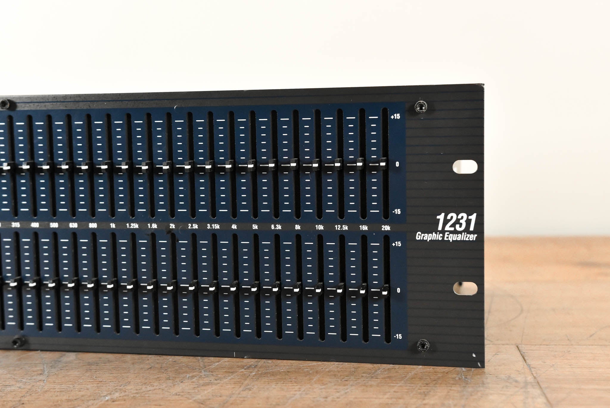 dbx 1231 Dual-Channel 31-Band Graphic Equalizer