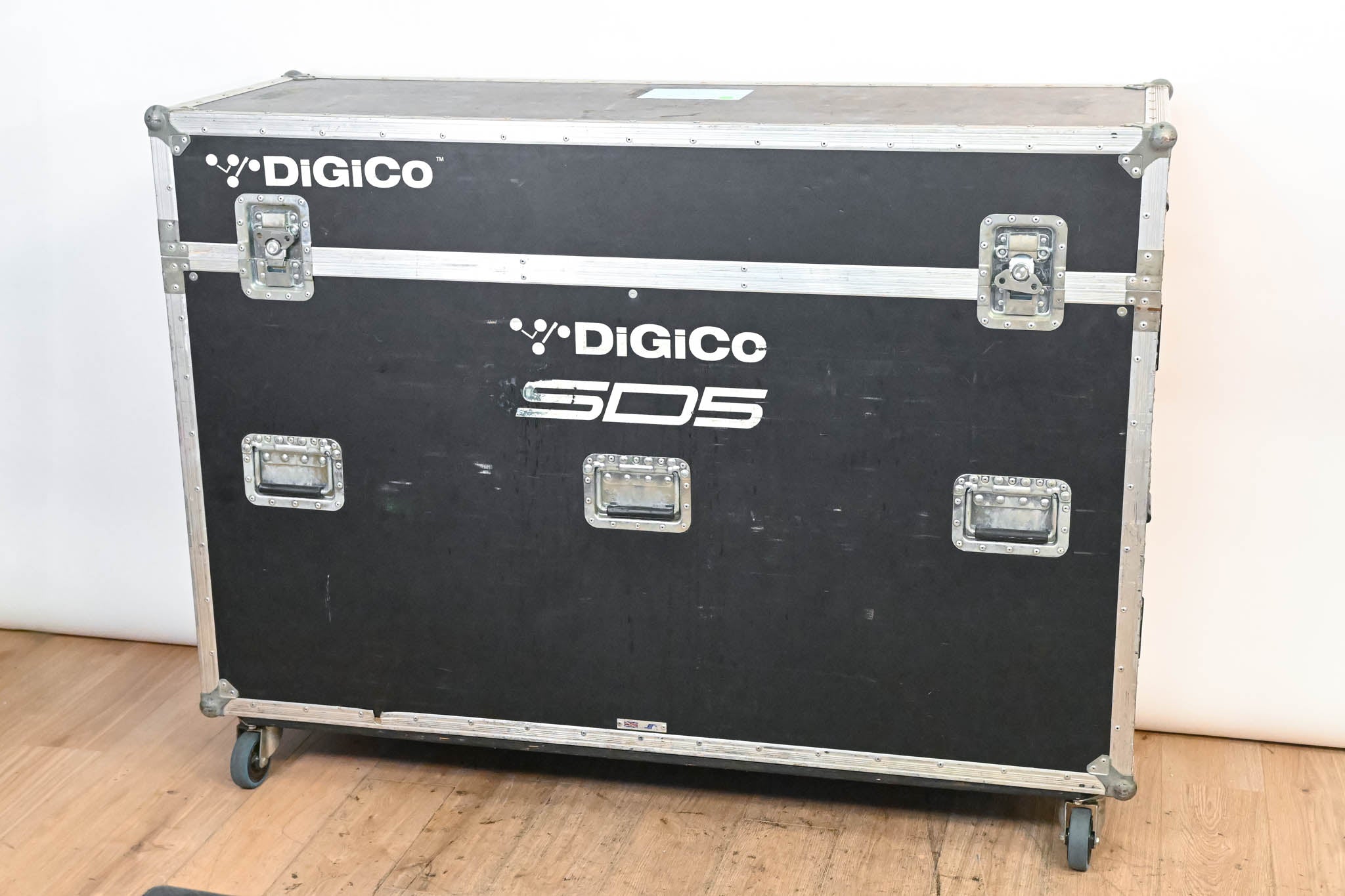 DiGiCo SD5 Digital Mixing Console w/ Waves Card, ST Optical & Road Case