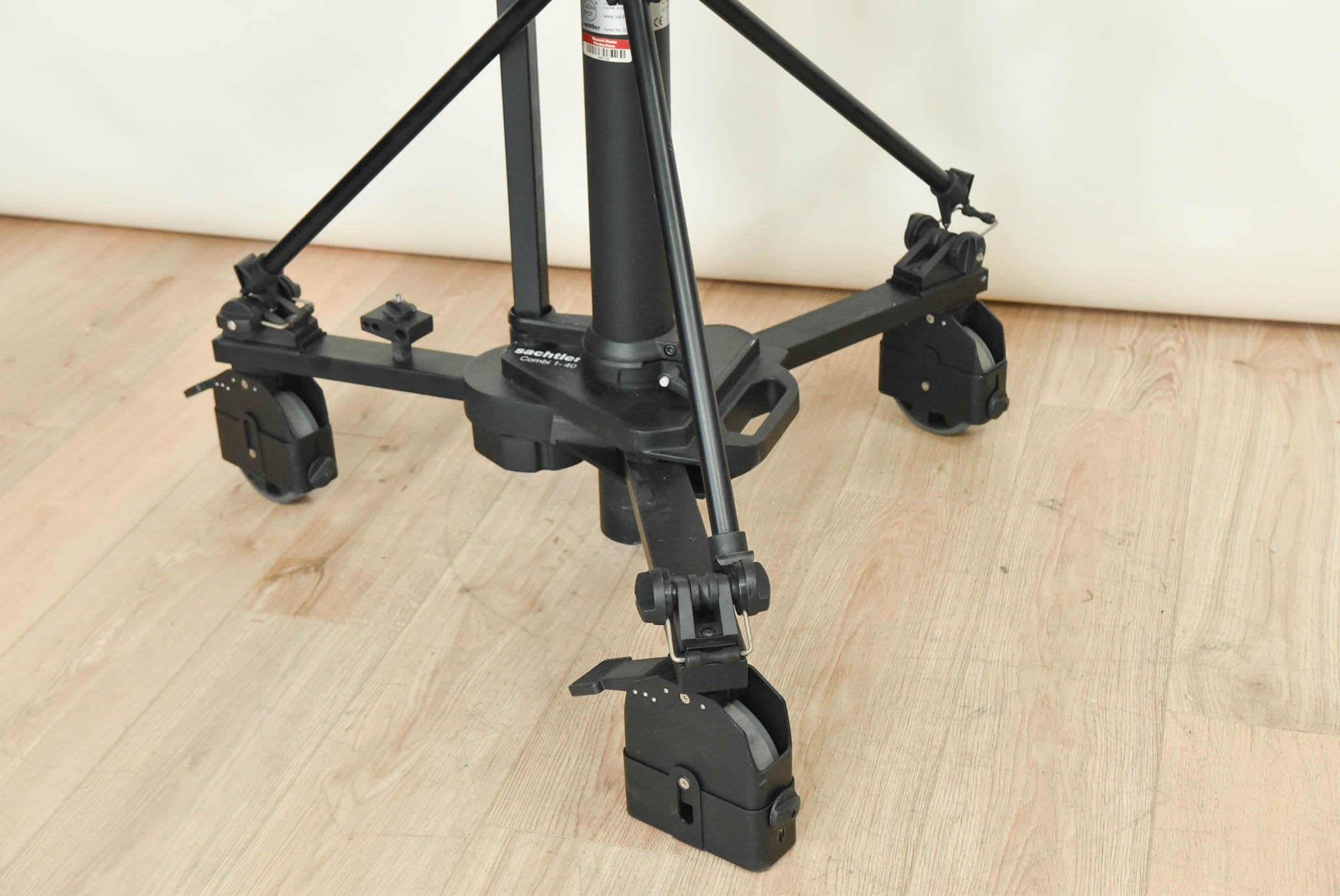 Sachtler Video 25 Plus With 5199 Combi Pedestal 1-40