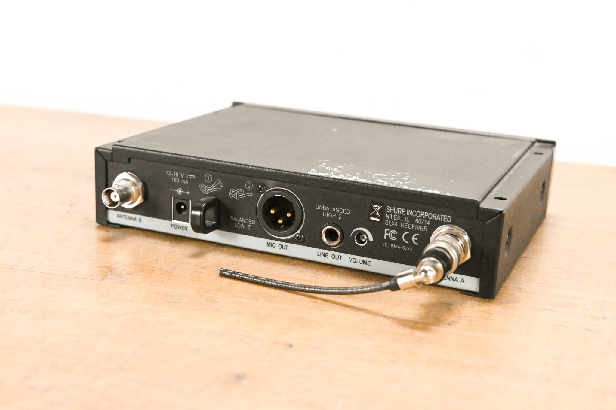 Shure SLX4 Wireless Receiver - L4 Band: 638-662 MHz (NO POWER SUPPLY)
