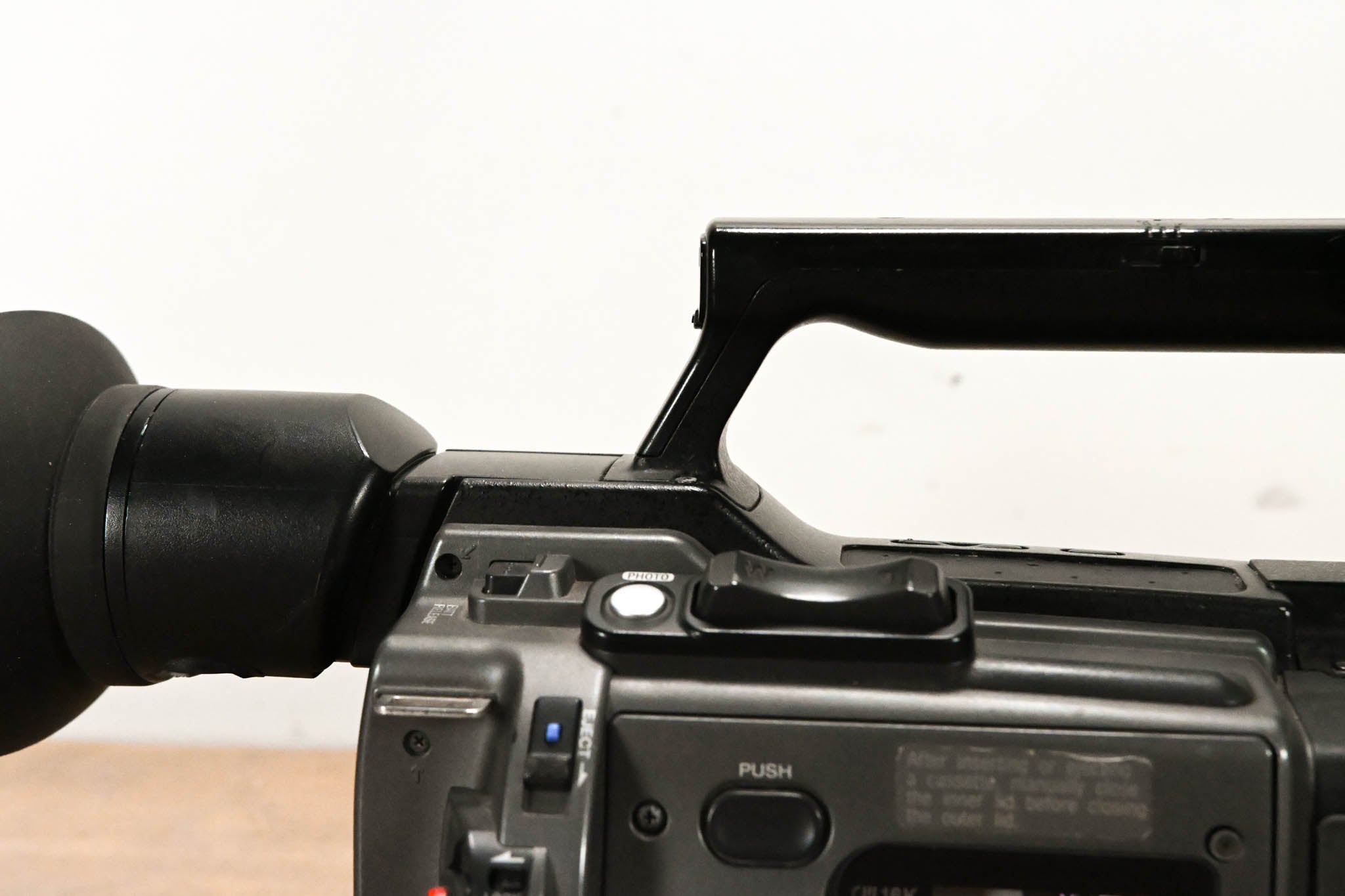 Sony DSR-PD170 3-CCD Mini DVCAM Camcorder