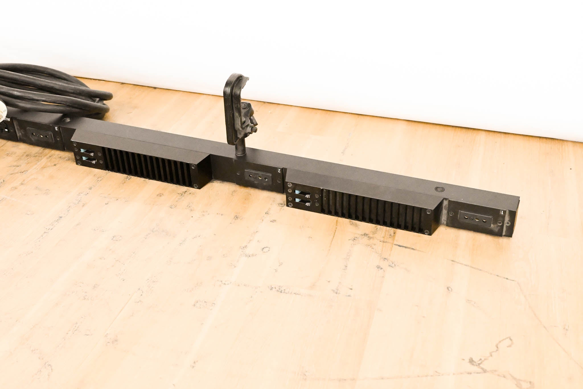 ETC SB6-10M 6 x 10A (1200W) SmartBar with Stage Pin Connectors