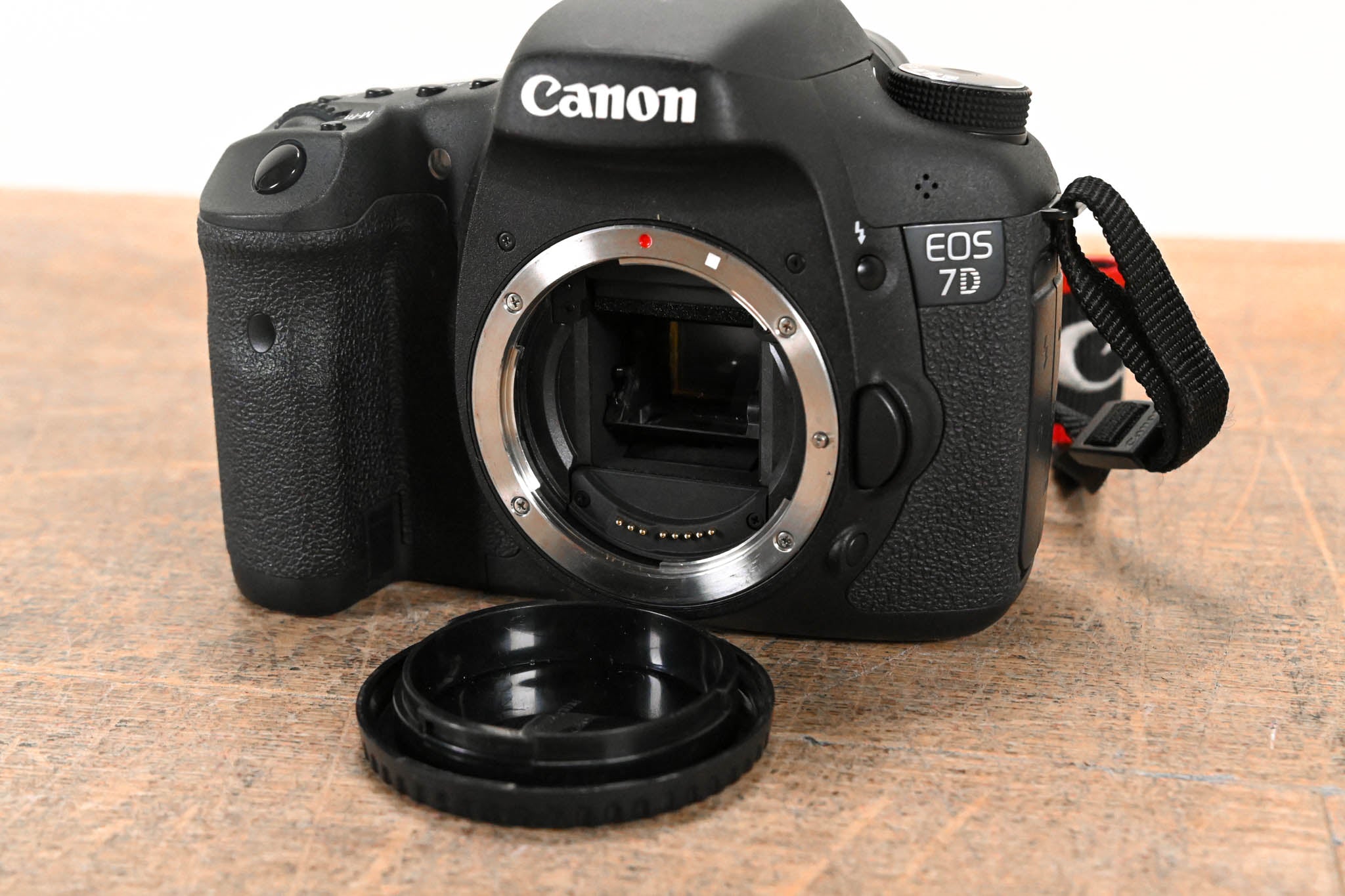 Canon キヤノン EOS 7D ボディ◆4621 Amazon.com : Canon EOS 7D Mark II Digital SLR Camera (Body