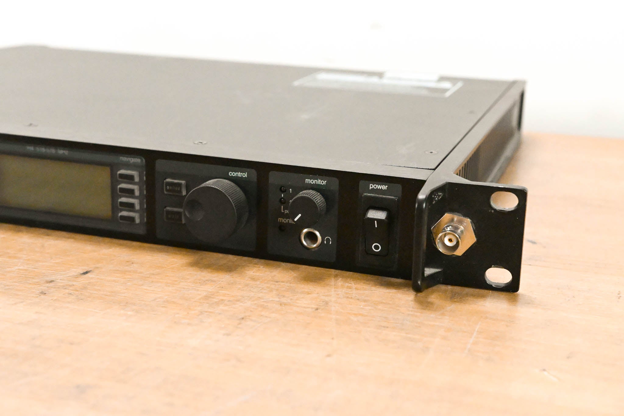 Shure UR4D Dual-Channel UHF Wireless Receiver - H4 Band: 518-578 MHz