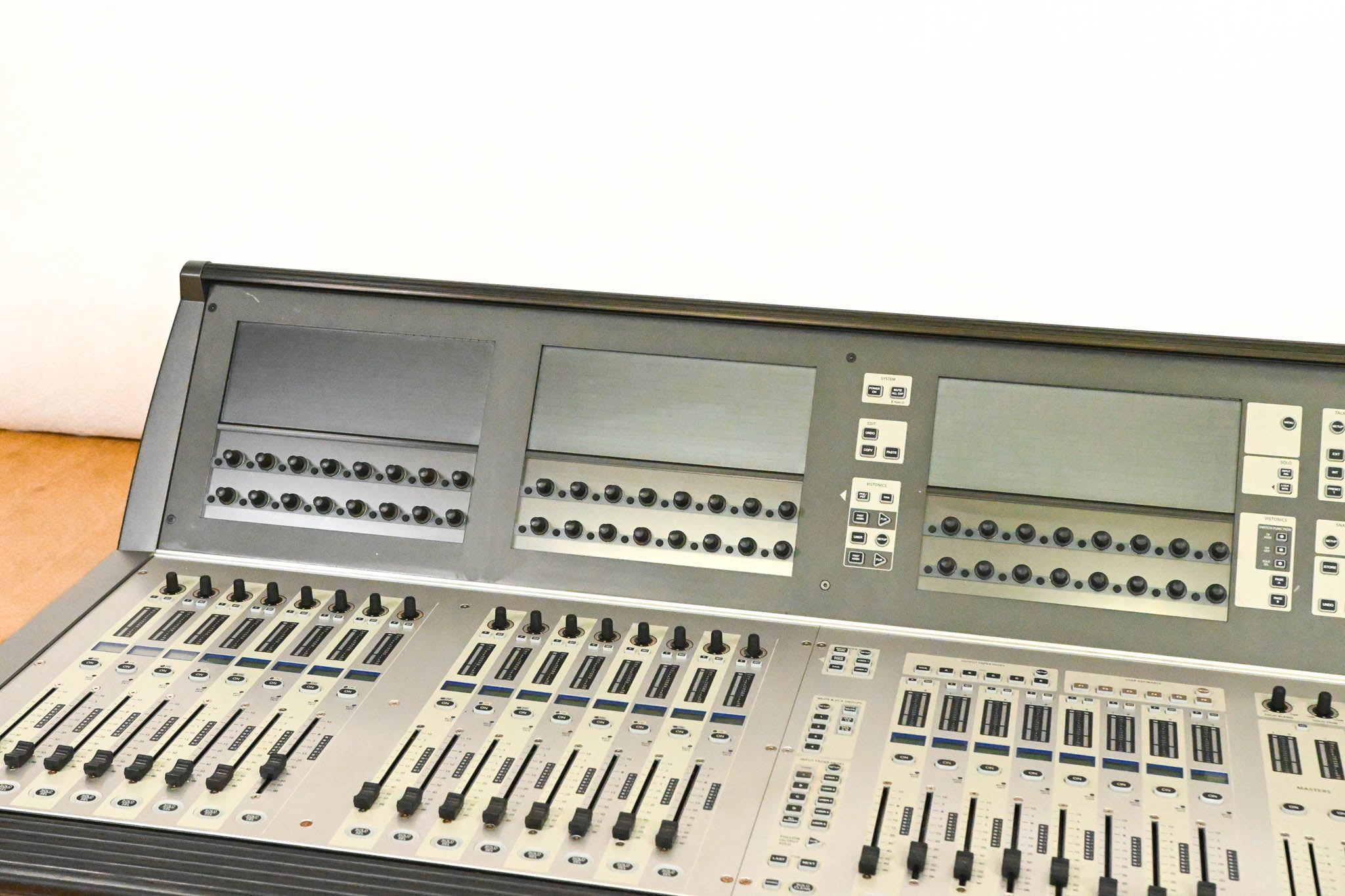 Soundcraft Vi3000 64-Channel Digital Mixing Console