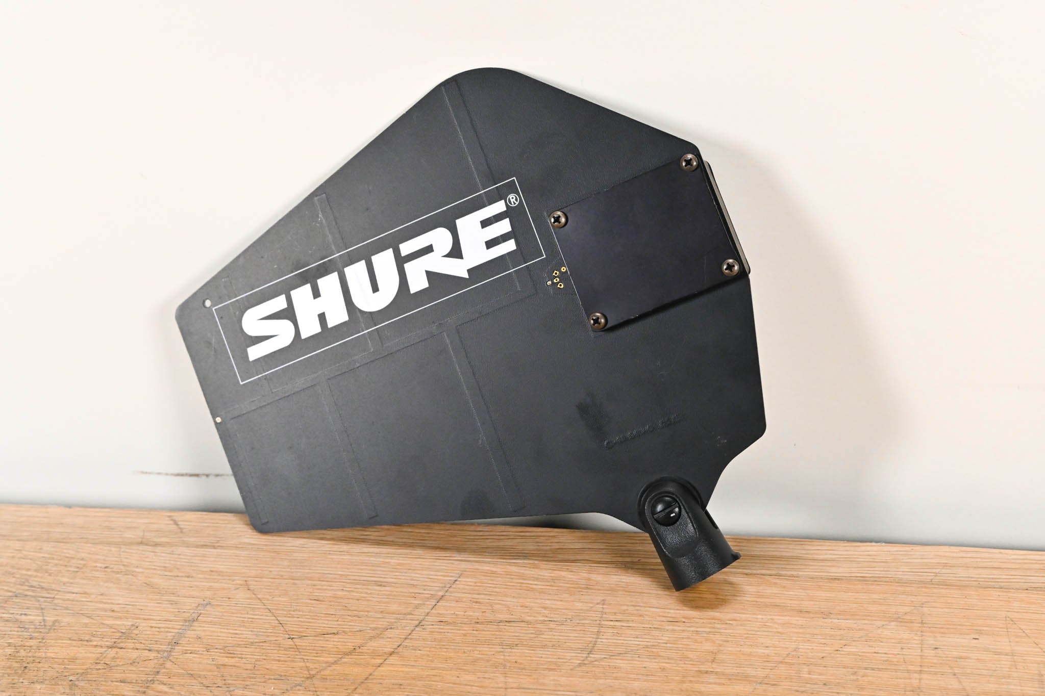 Shure UA870A UHF Active Directional Antenna - 782-810 MHz