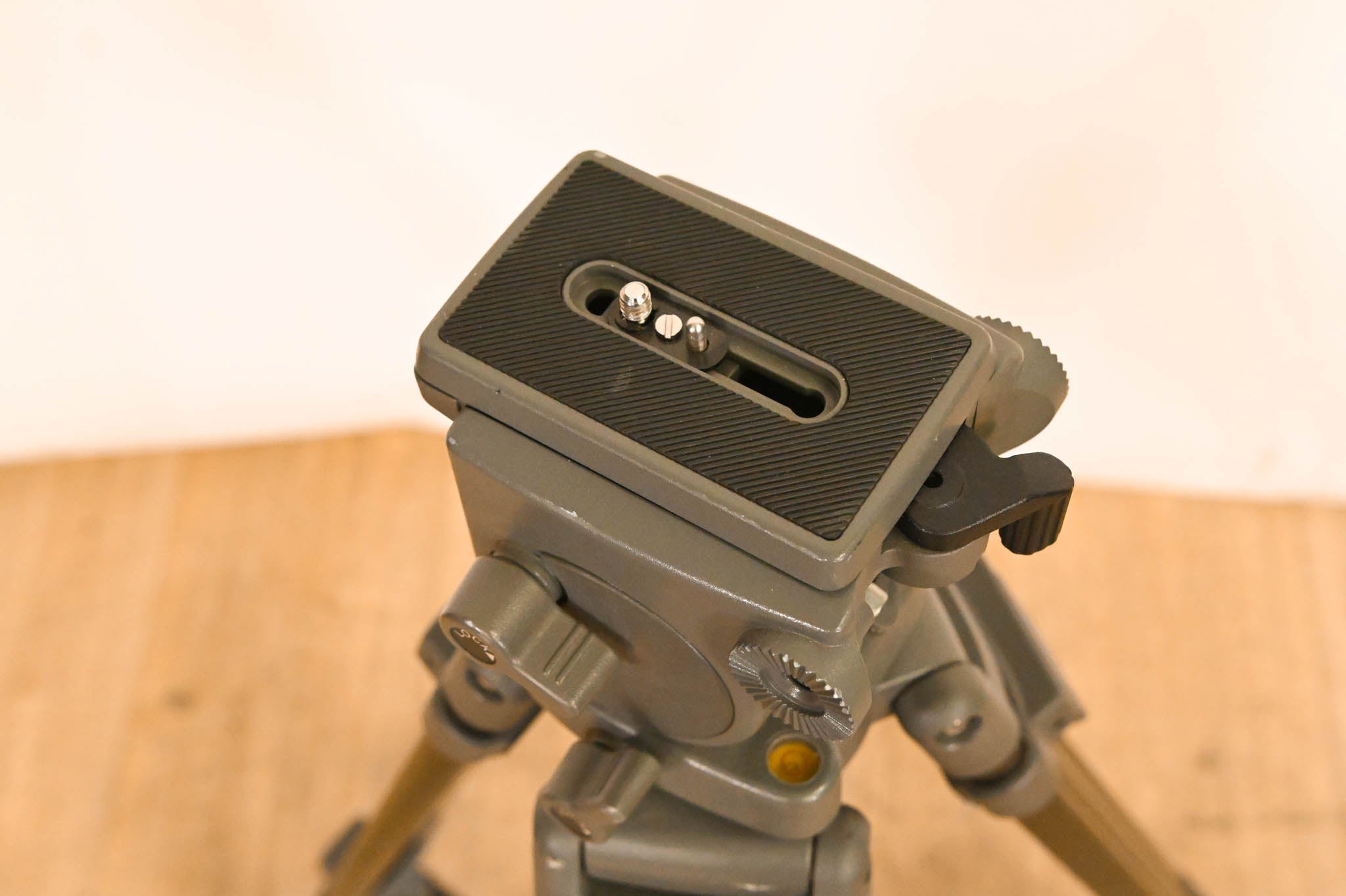 Libec TH-950 DV Fluid Head with Tripod Legs