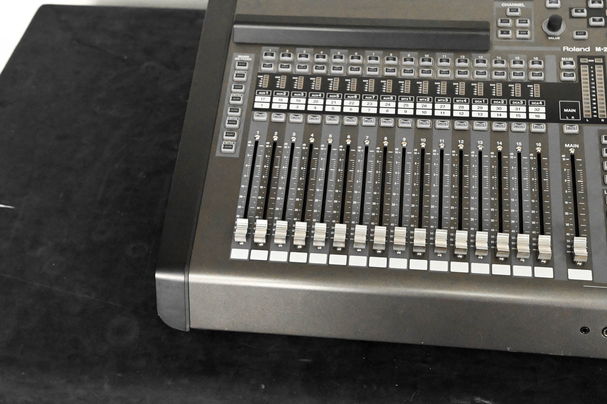 Roland M-200i 32-Channel Live Digital V-Mixer Console