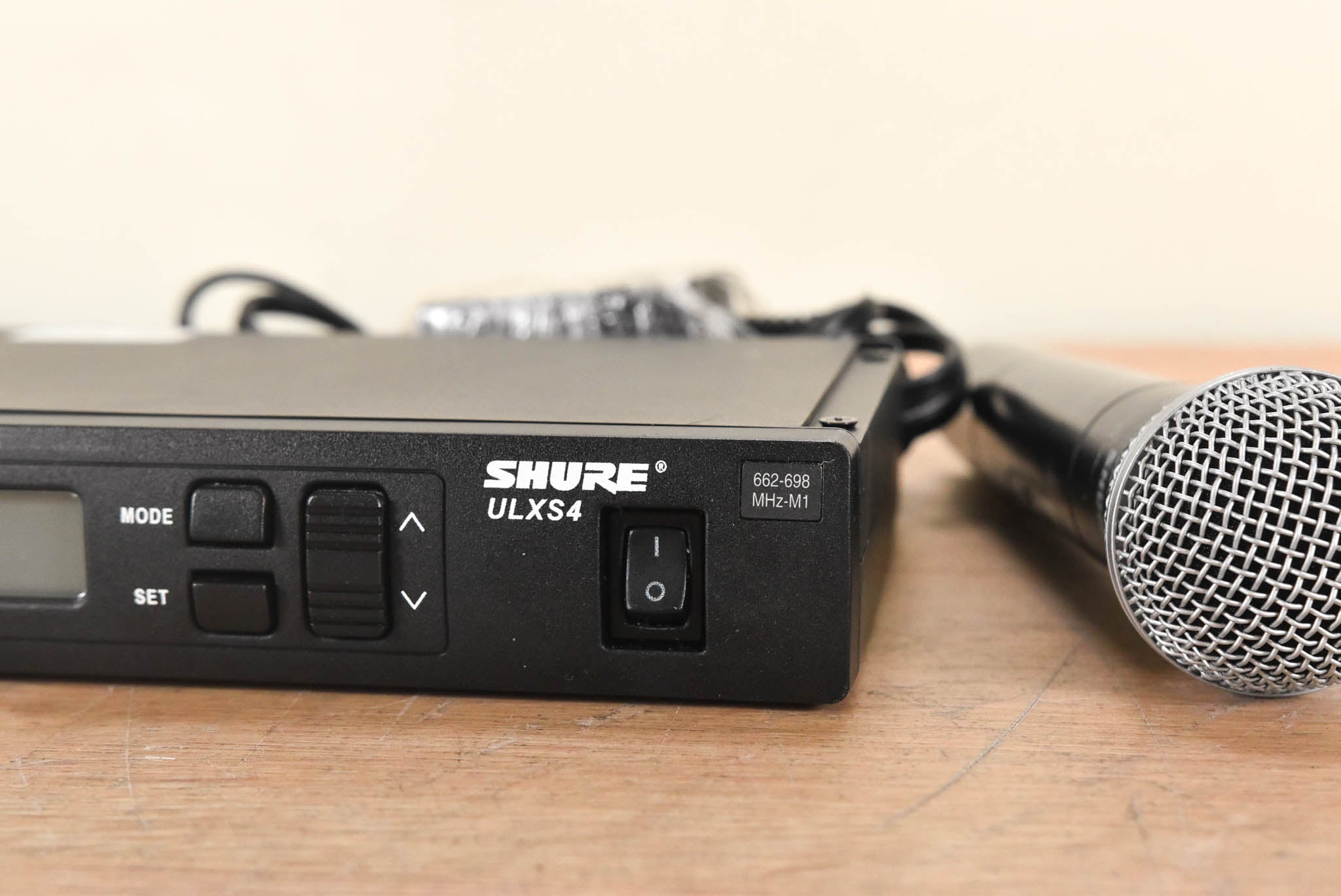 Shure ULXS24 58 Handheld Wireless System M1 Band 662 698 MHz