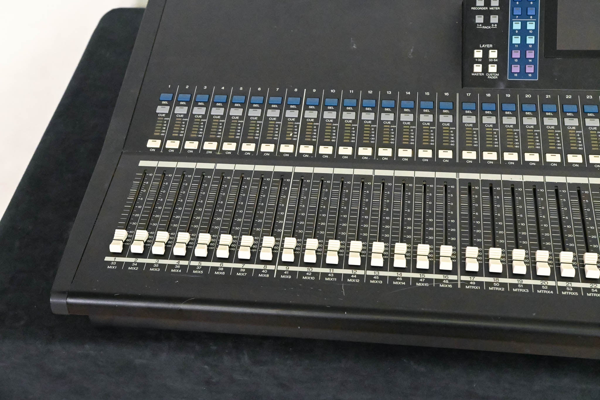 Yamaha LS9-32 32-Input Digital Mixing Console