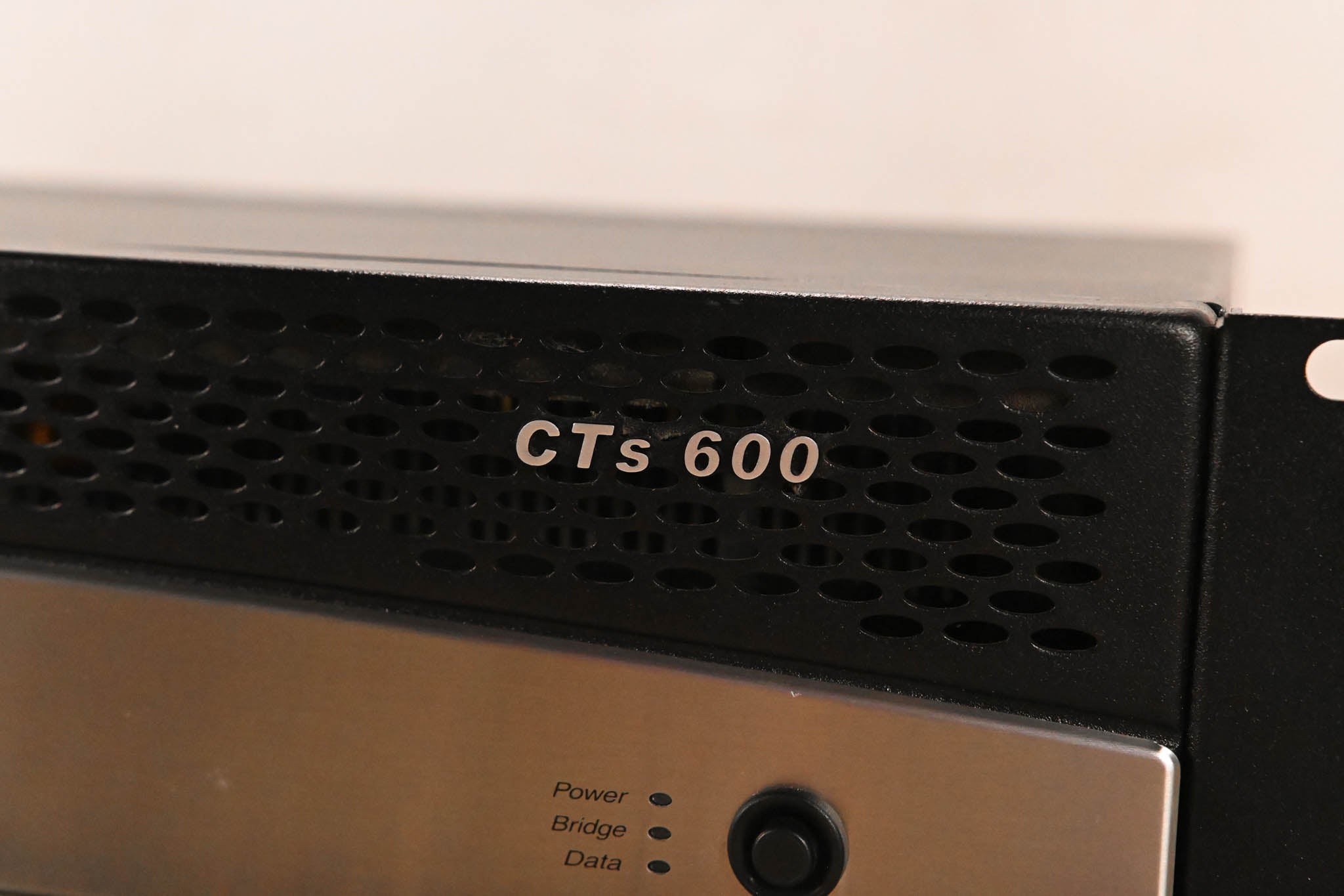 Crown CTs 600 Two-Channel 300W Power Amplifier