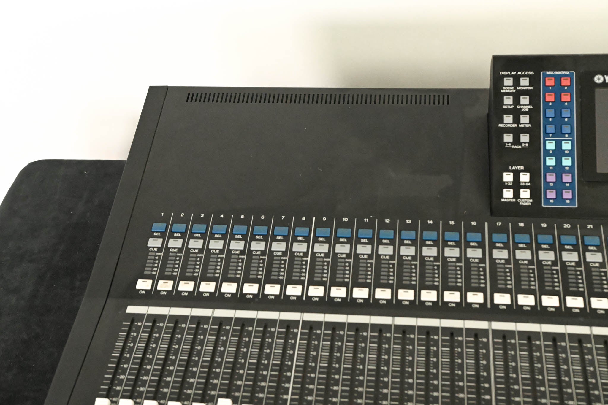 Yamaha LS9-32 32-Input Digital Mixing Console