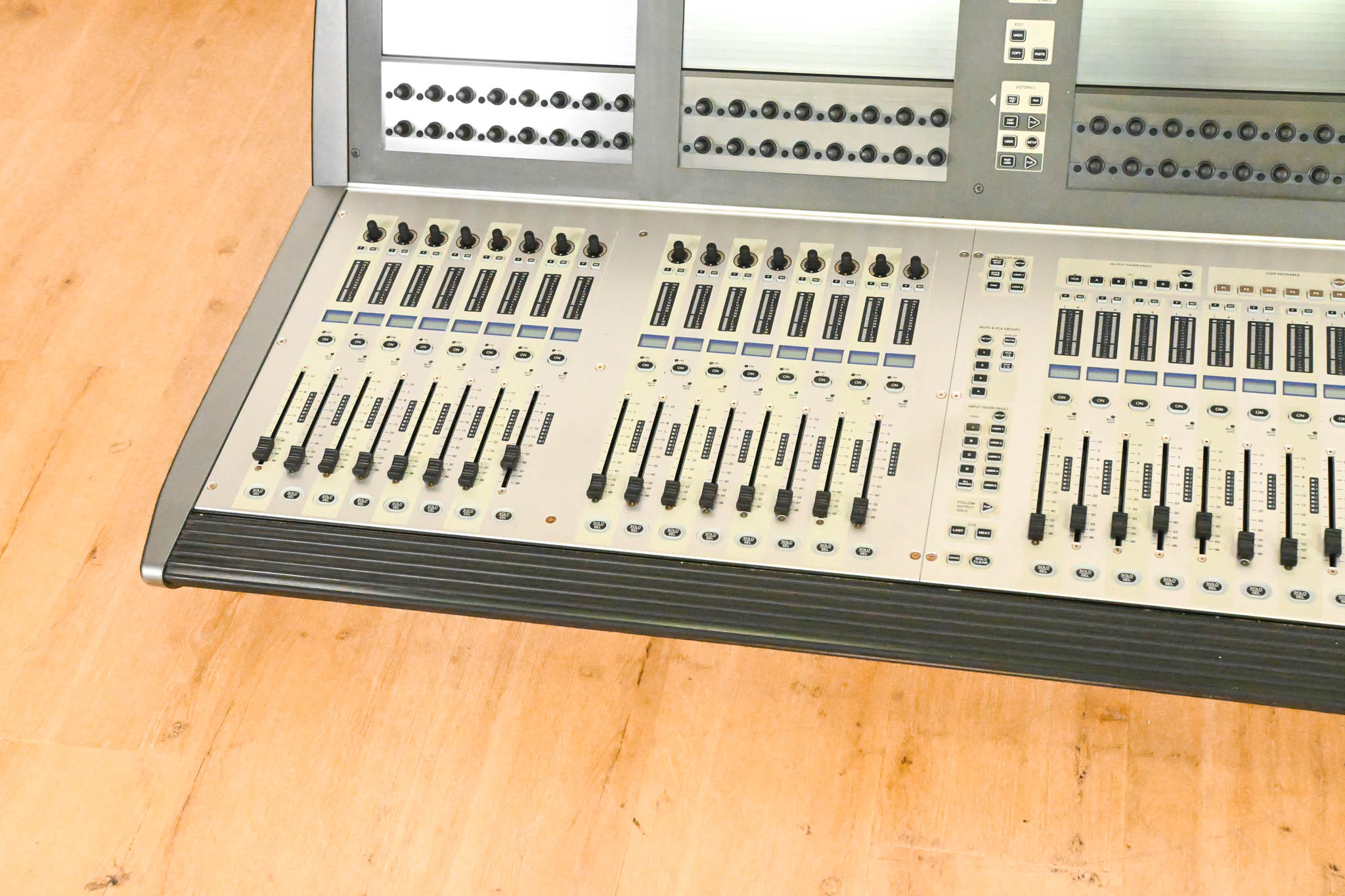 Soundcraft Vi3000 64-Channel Digital Mixing Console