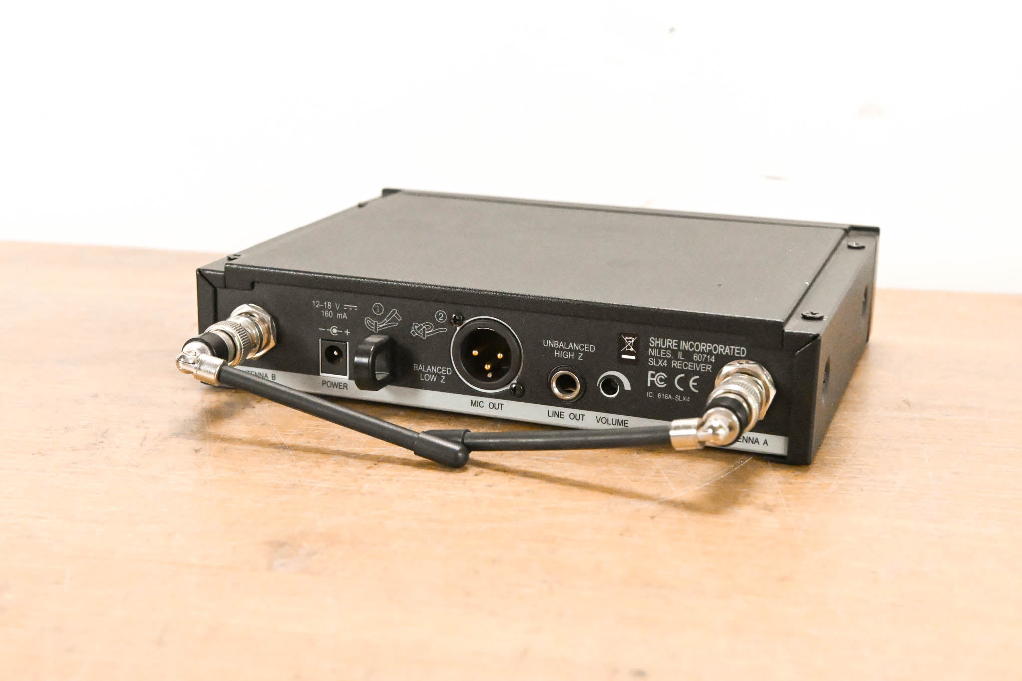 Shure SLX4 Wireless Receiver - H5 Band: 518-542 MHz (NO POWER SUPPLY)