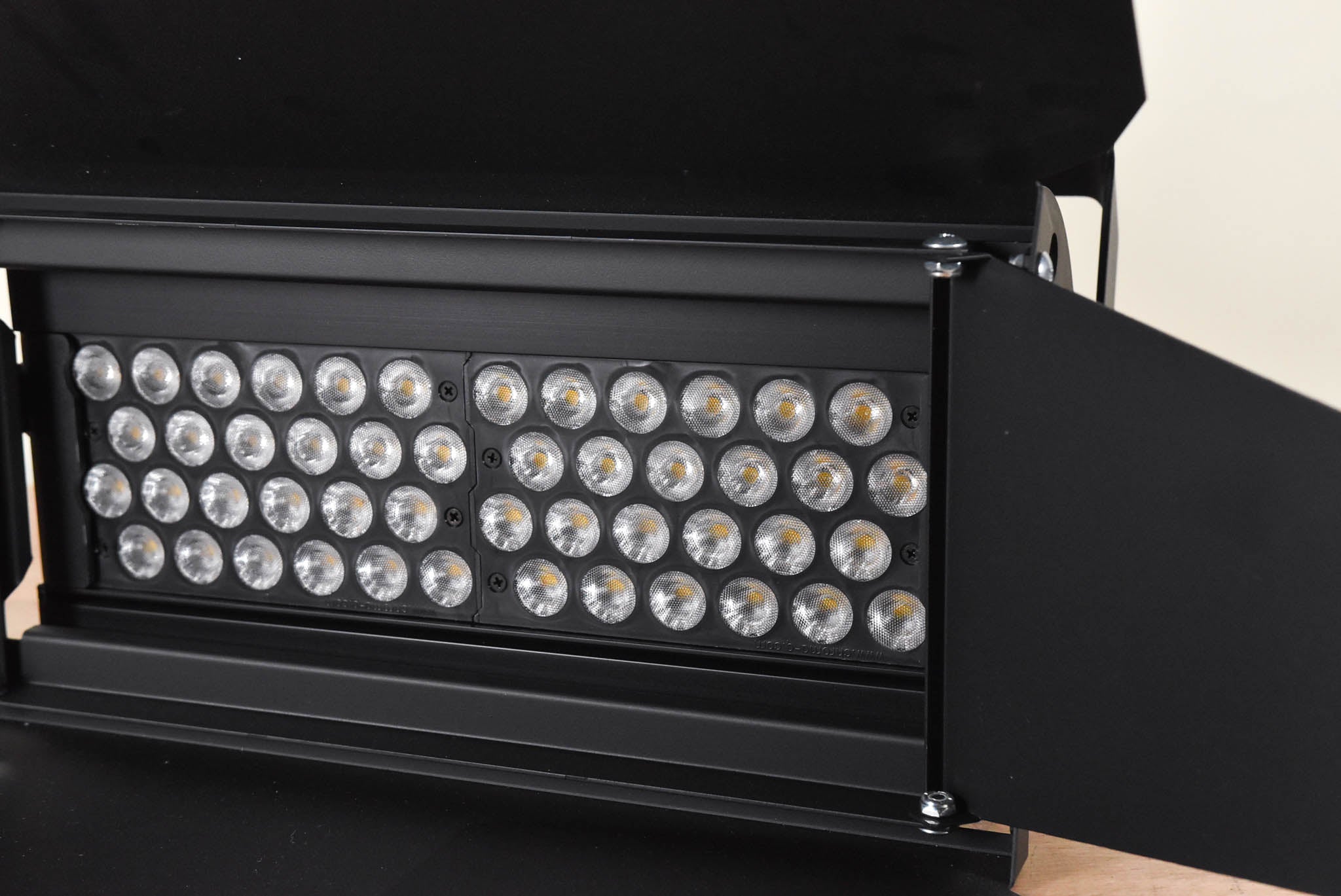 Chroma-Q Studio Force T 12 Tungsten White LED Fixture