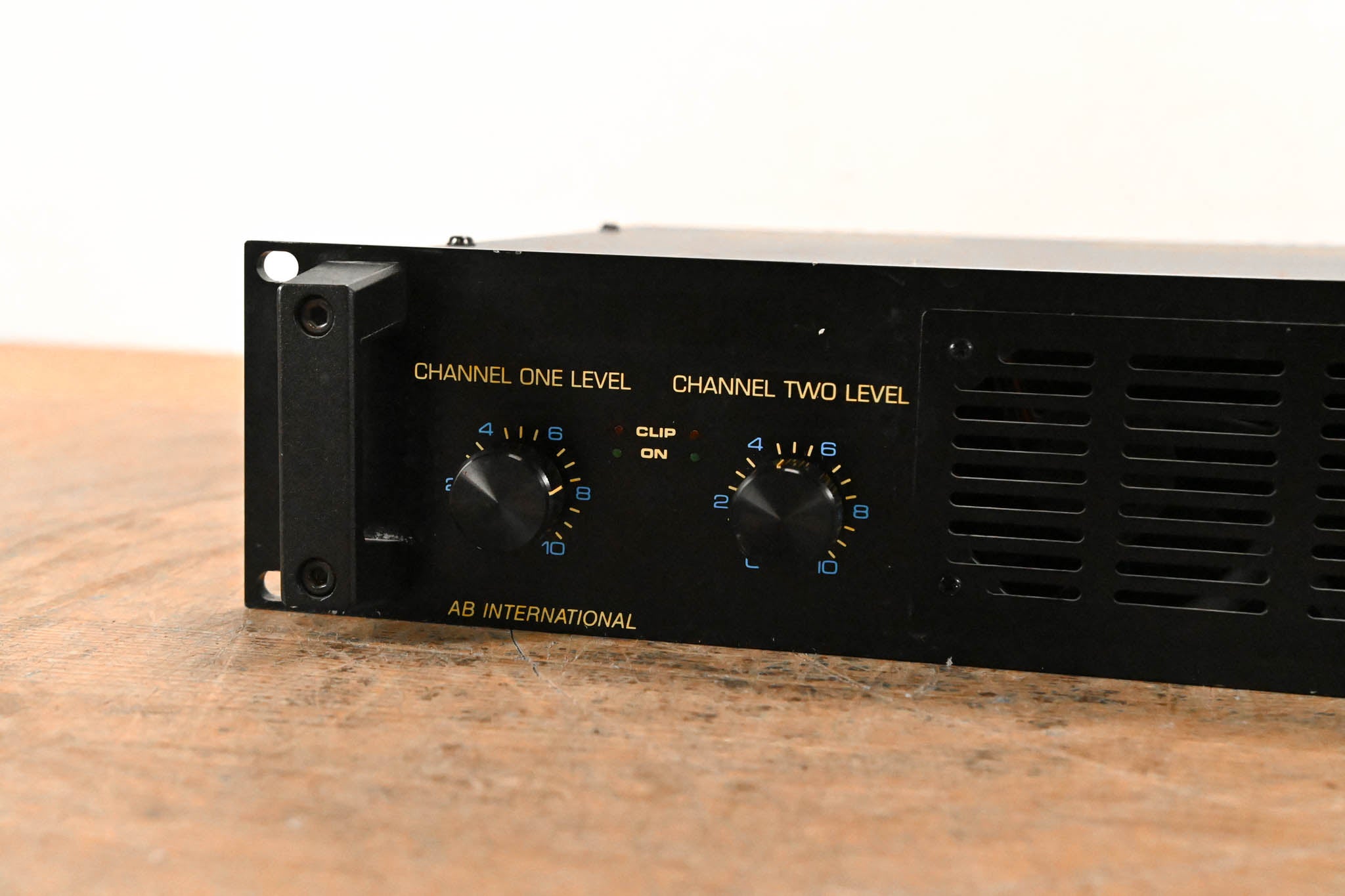AB International 1650 2-Channel Power Amplifier